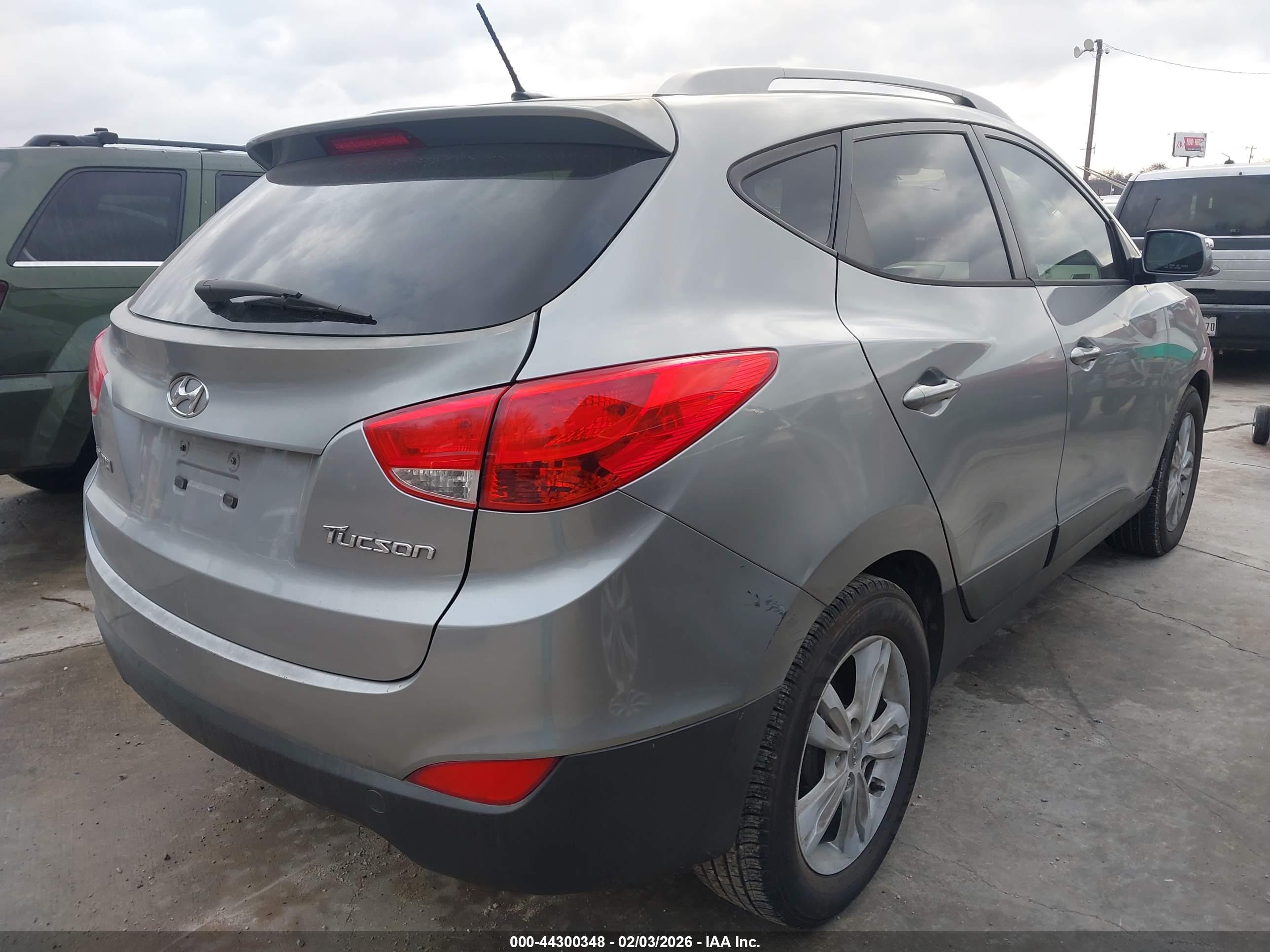 HYUNDAI TUCSON image 4
