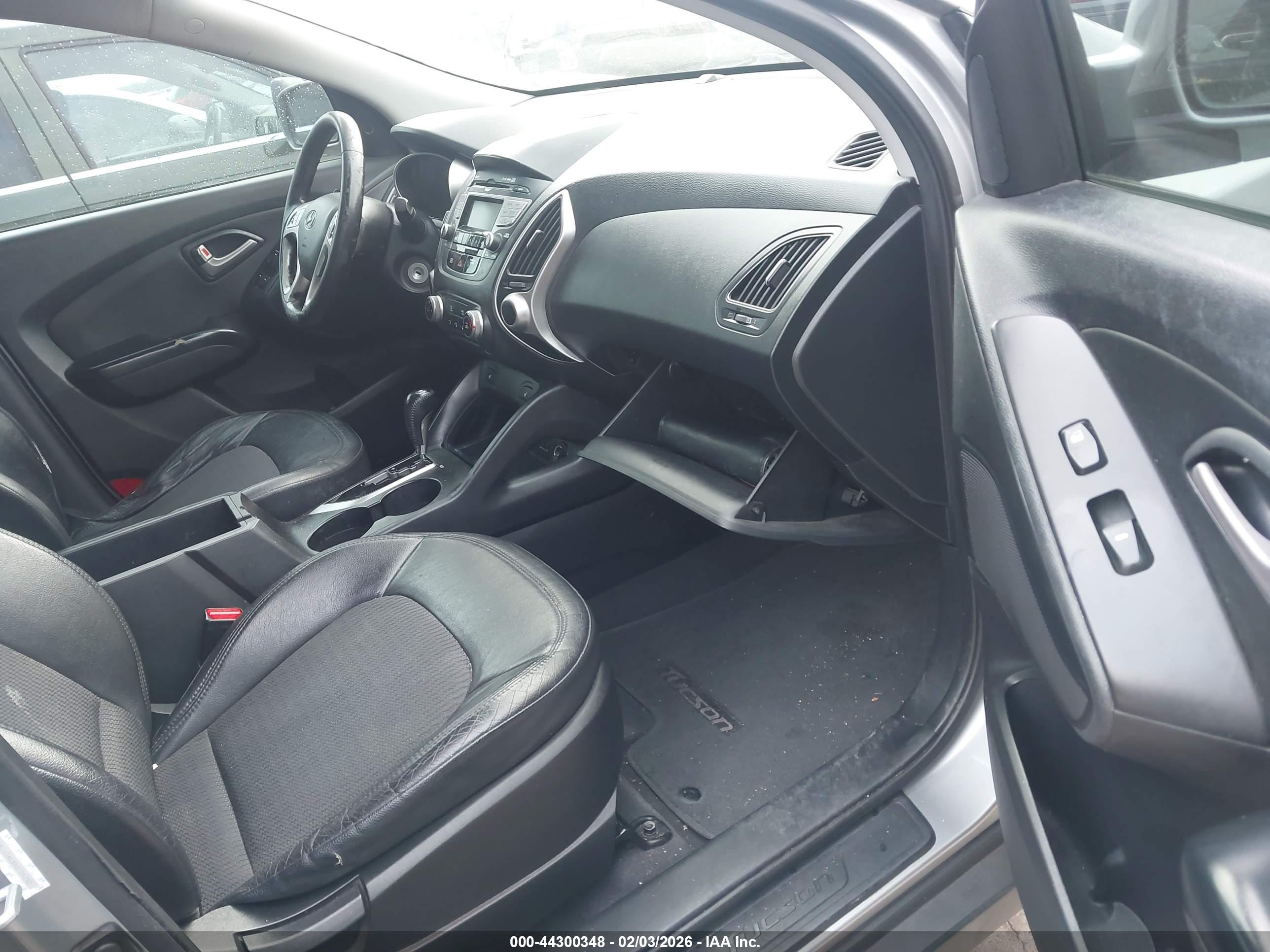 HYUNDAI TUCSON image 5