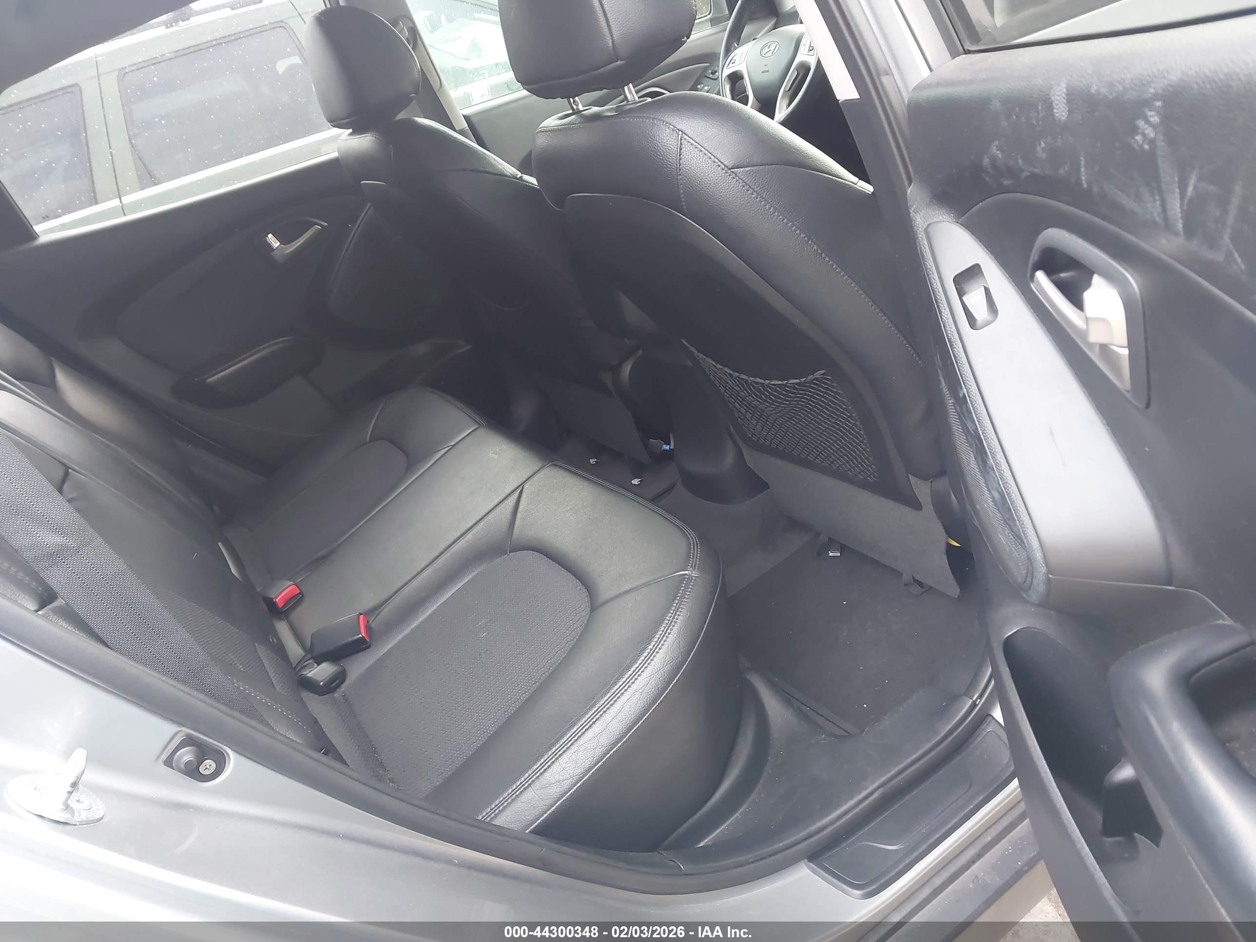 HYUNDAI TUCSON image 8