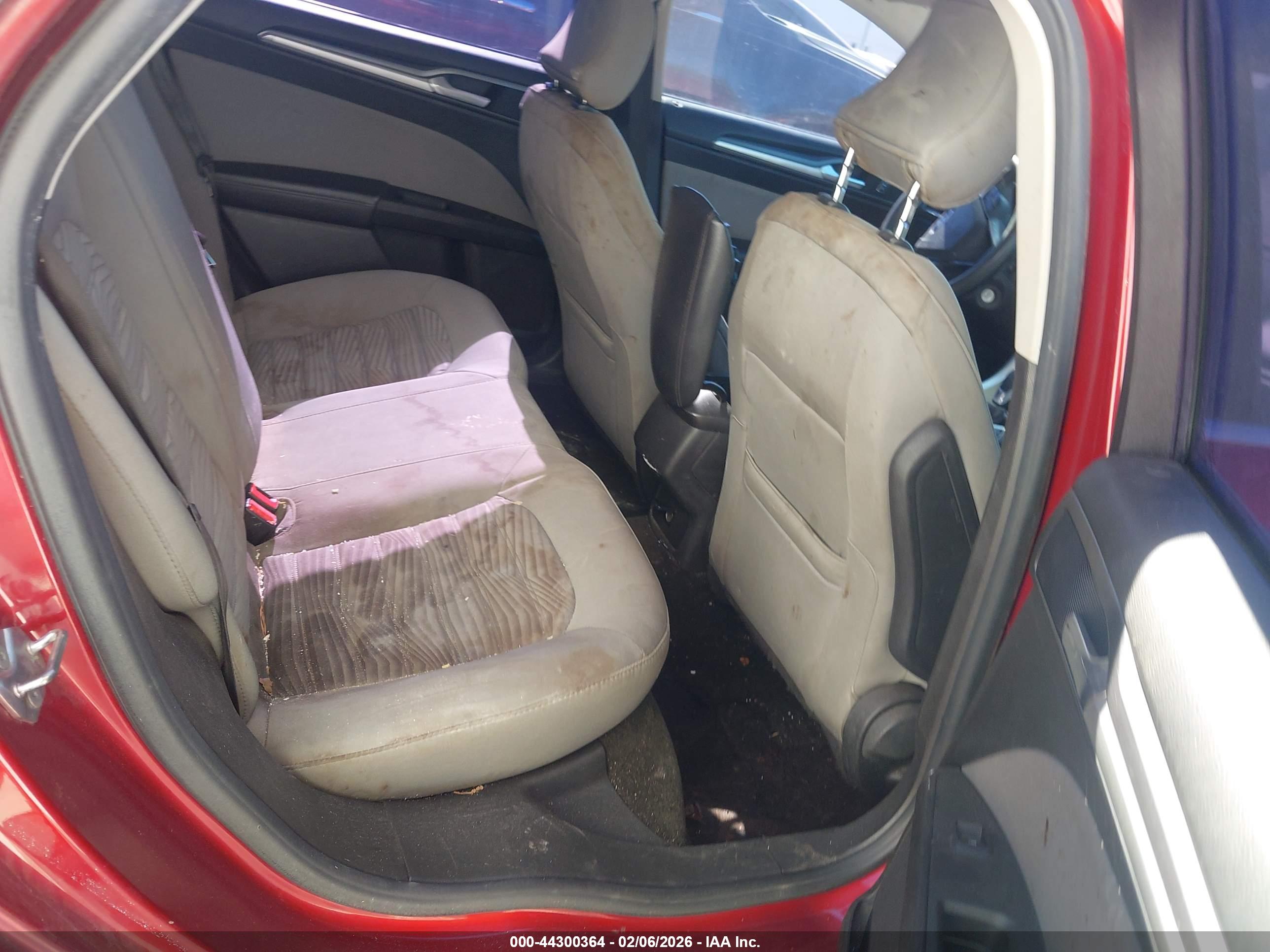 FORD FUSION image 8