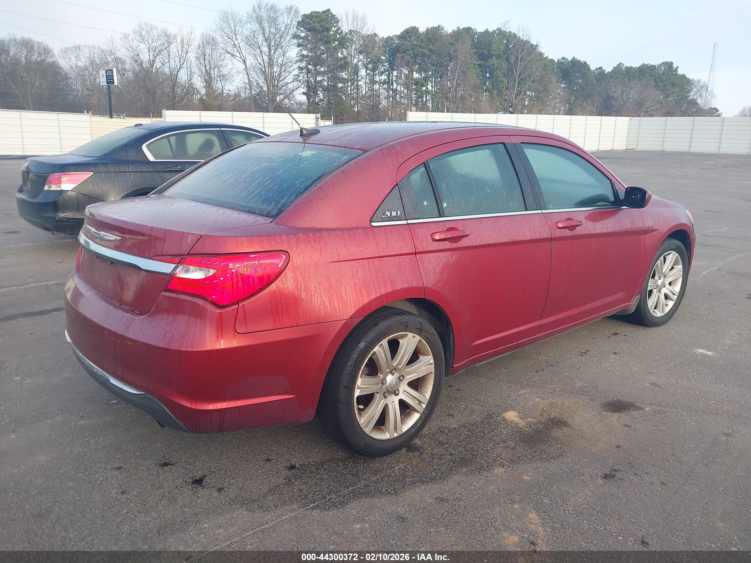 CHRYSLER 200 image 4