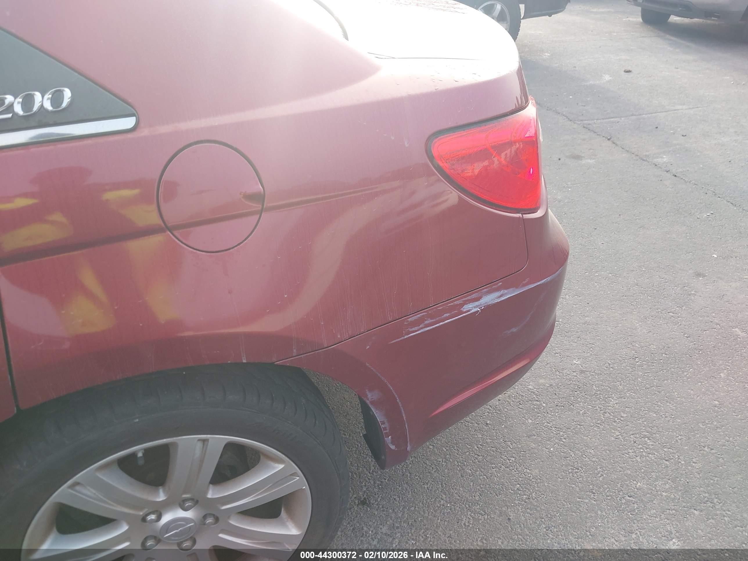 CHRYSLER 200 image 6