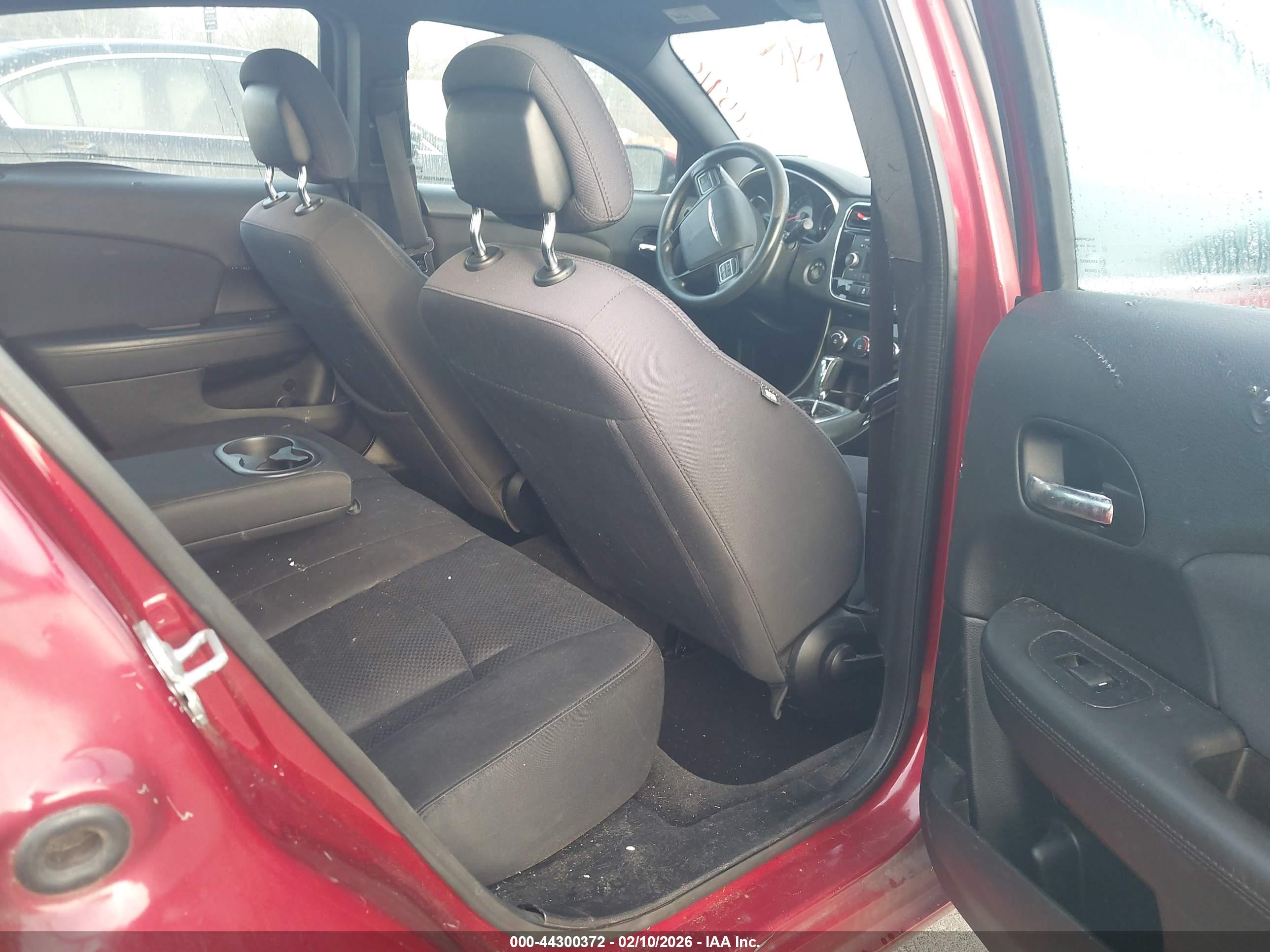 CHRYSLER 200 image 8