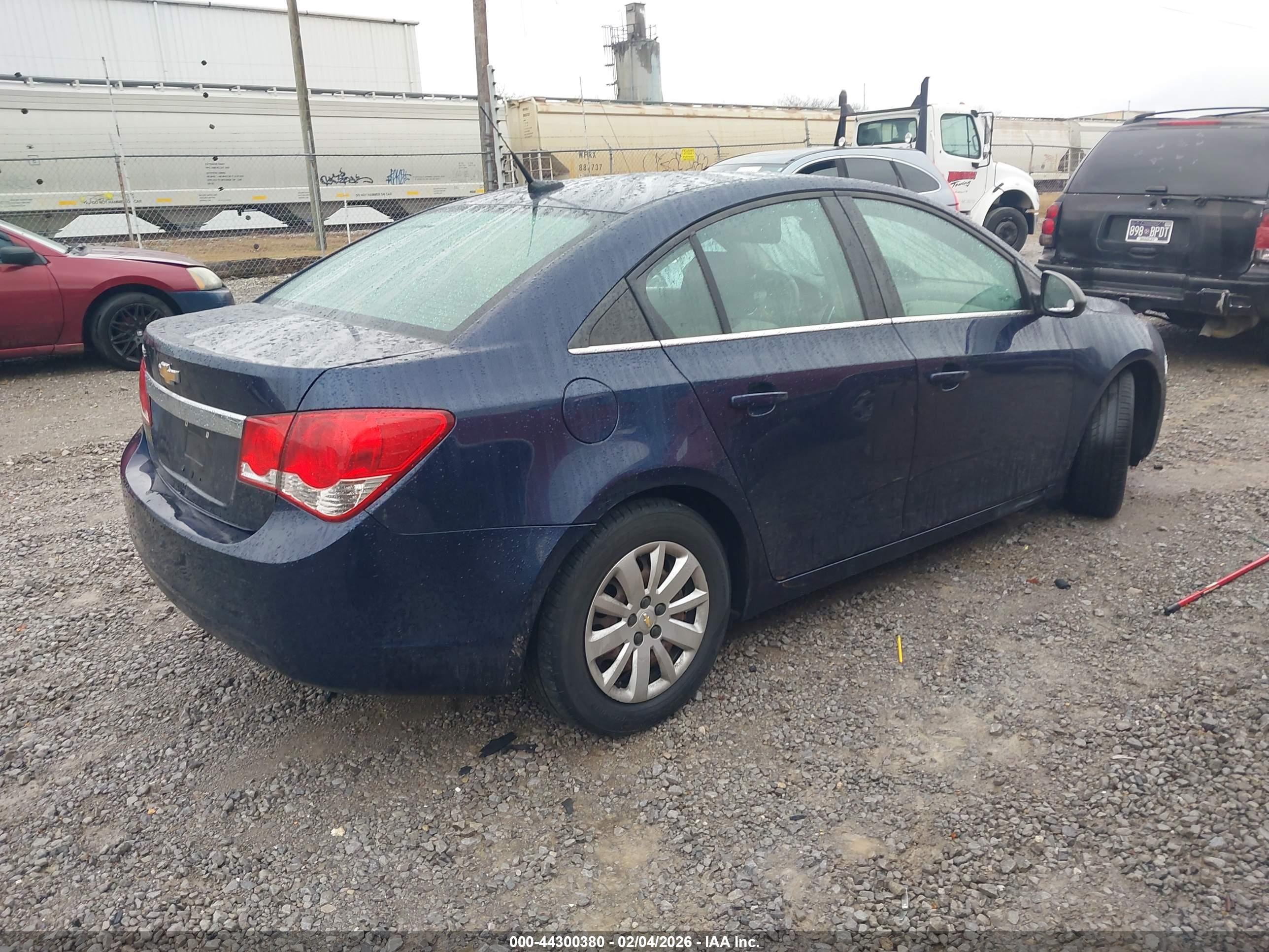 CHEVROLET CRUZE image 4