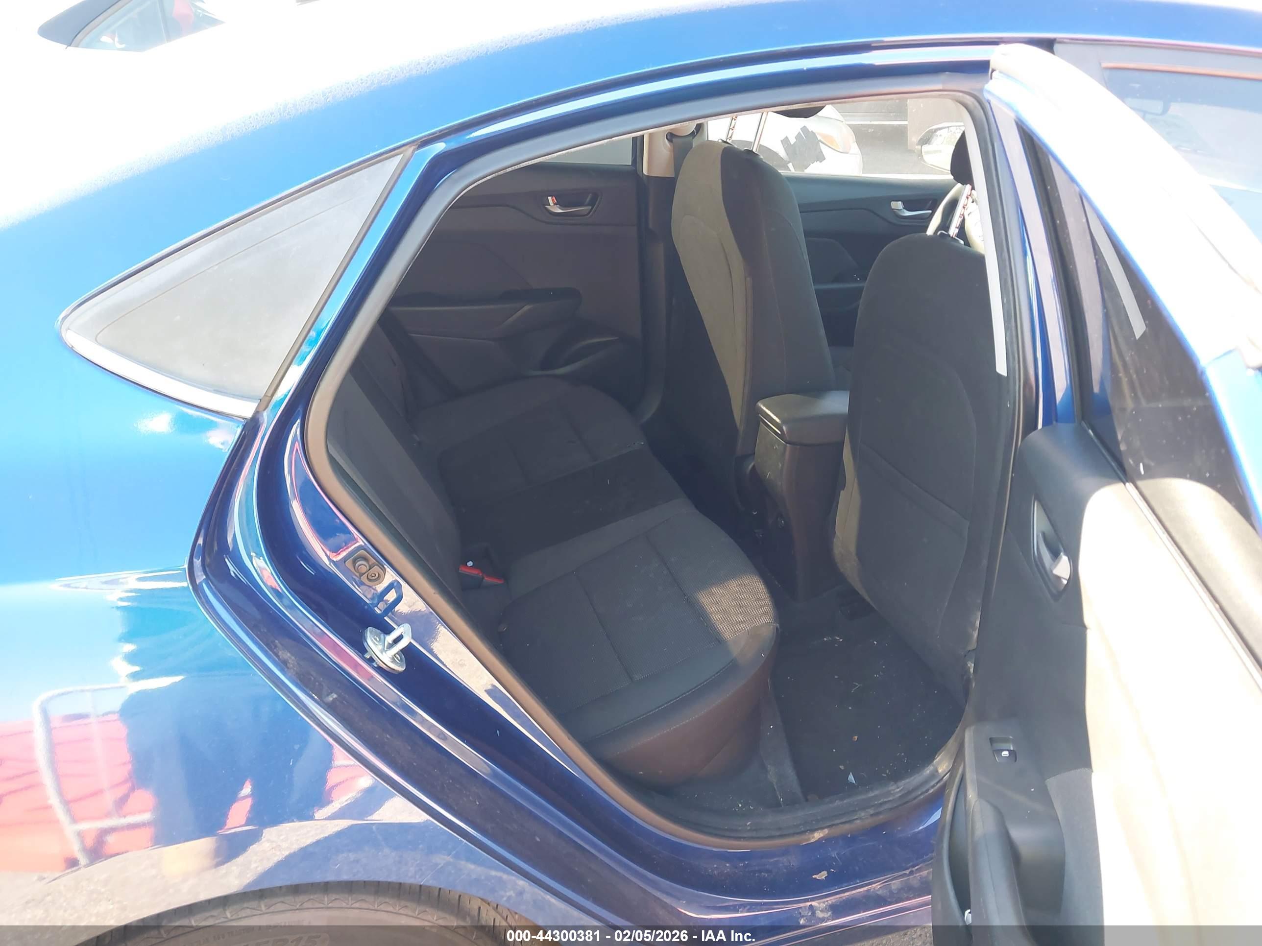 HYUNDAI ACCENT image 8
