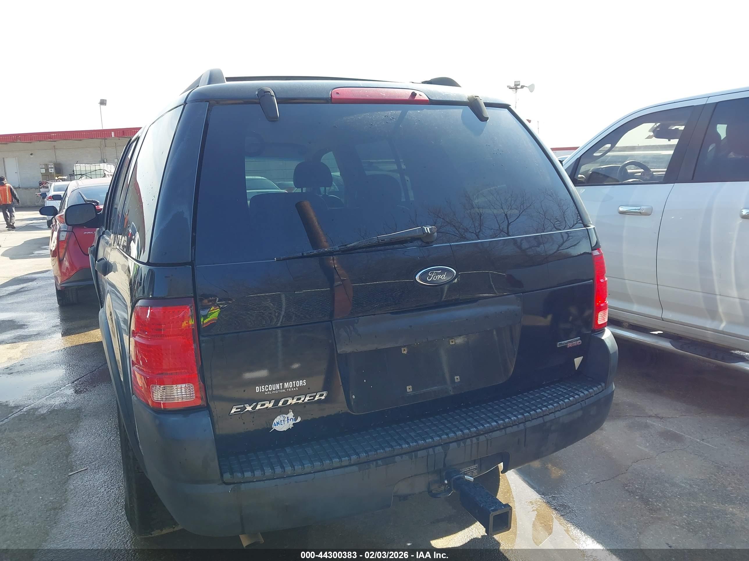 FORD EXPLORER image 6
