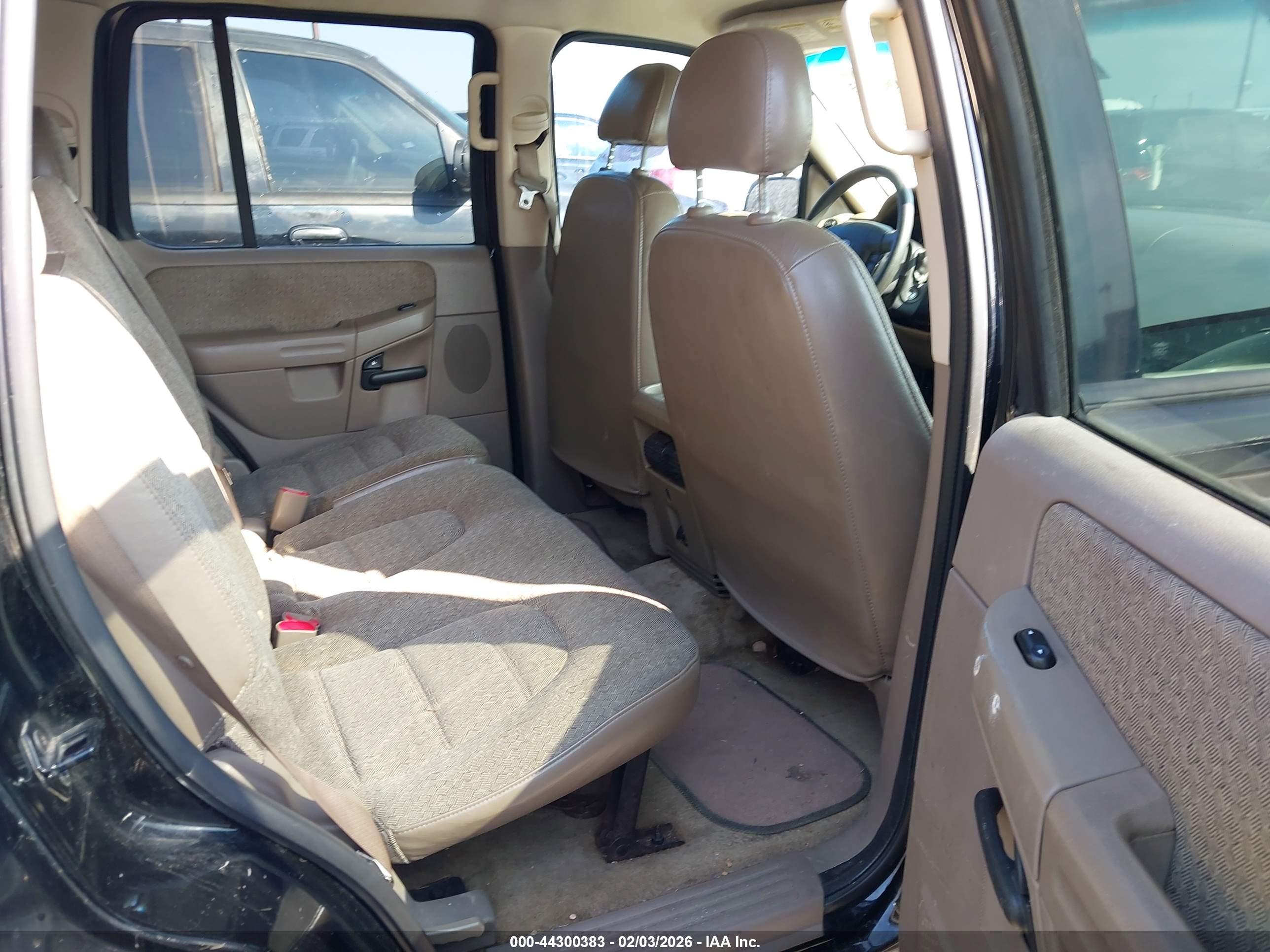 FORD EXPLORER image 8