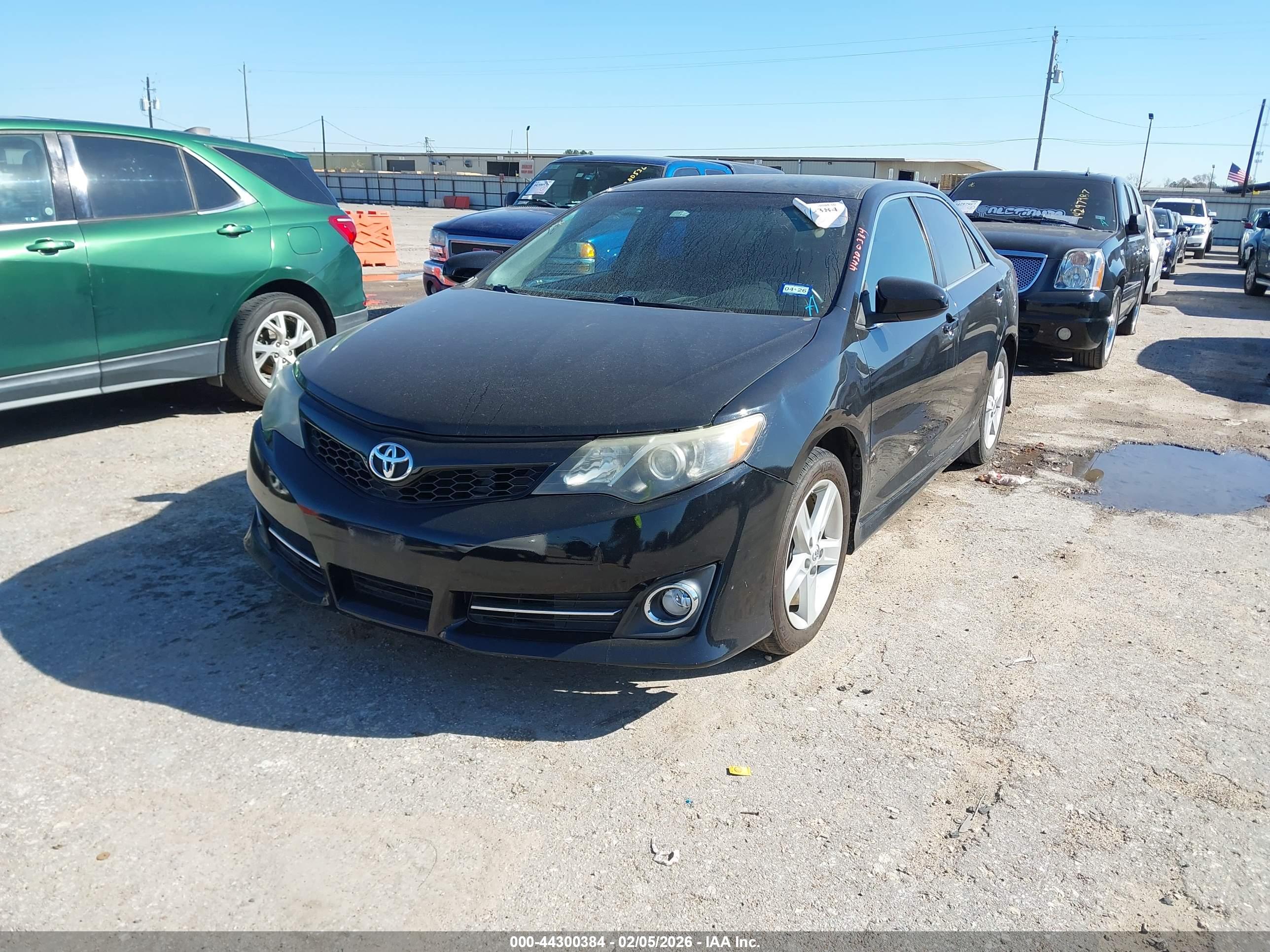 TOYOTA CAMRY image 2