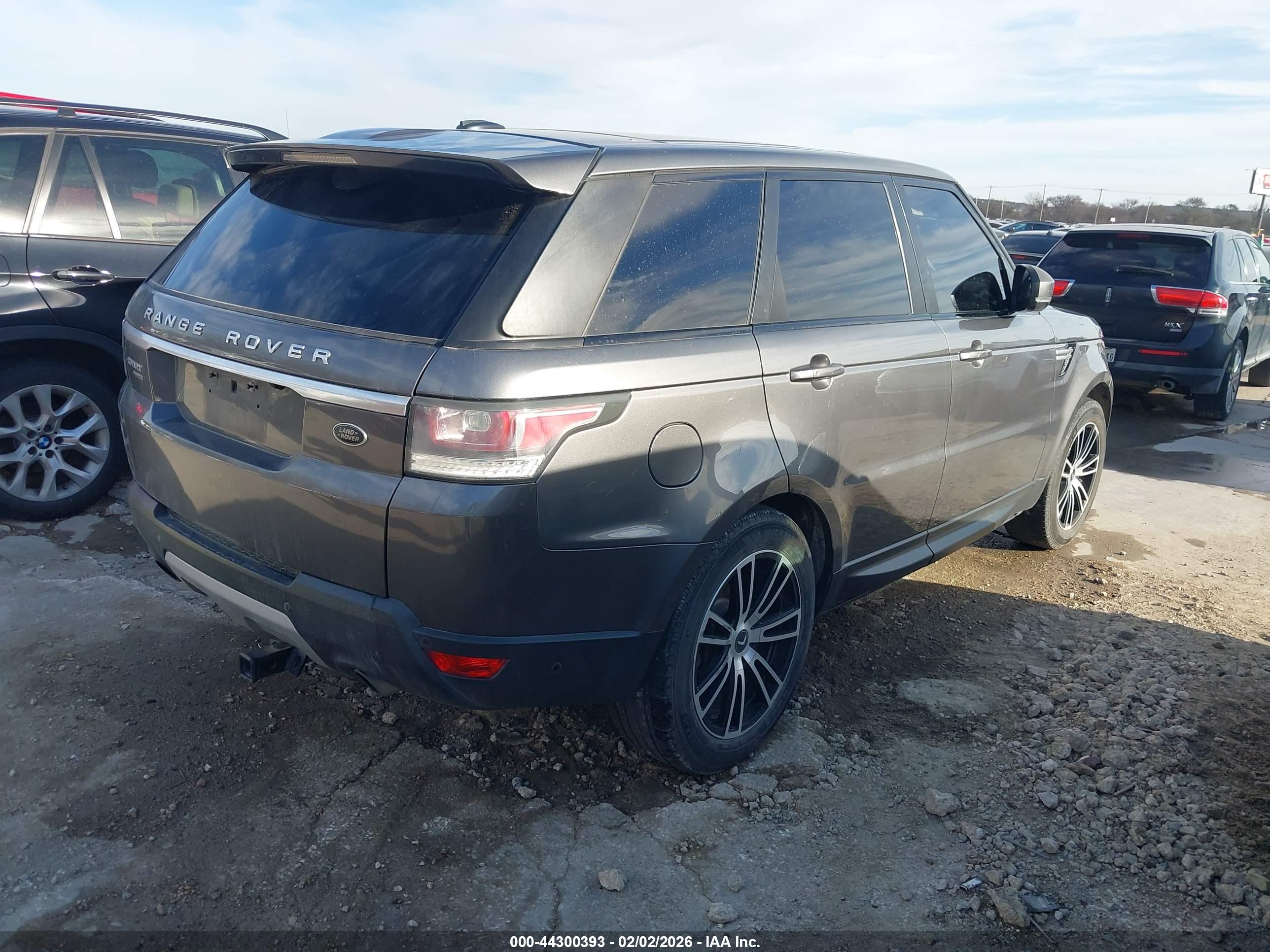 LAND ROVER image 4