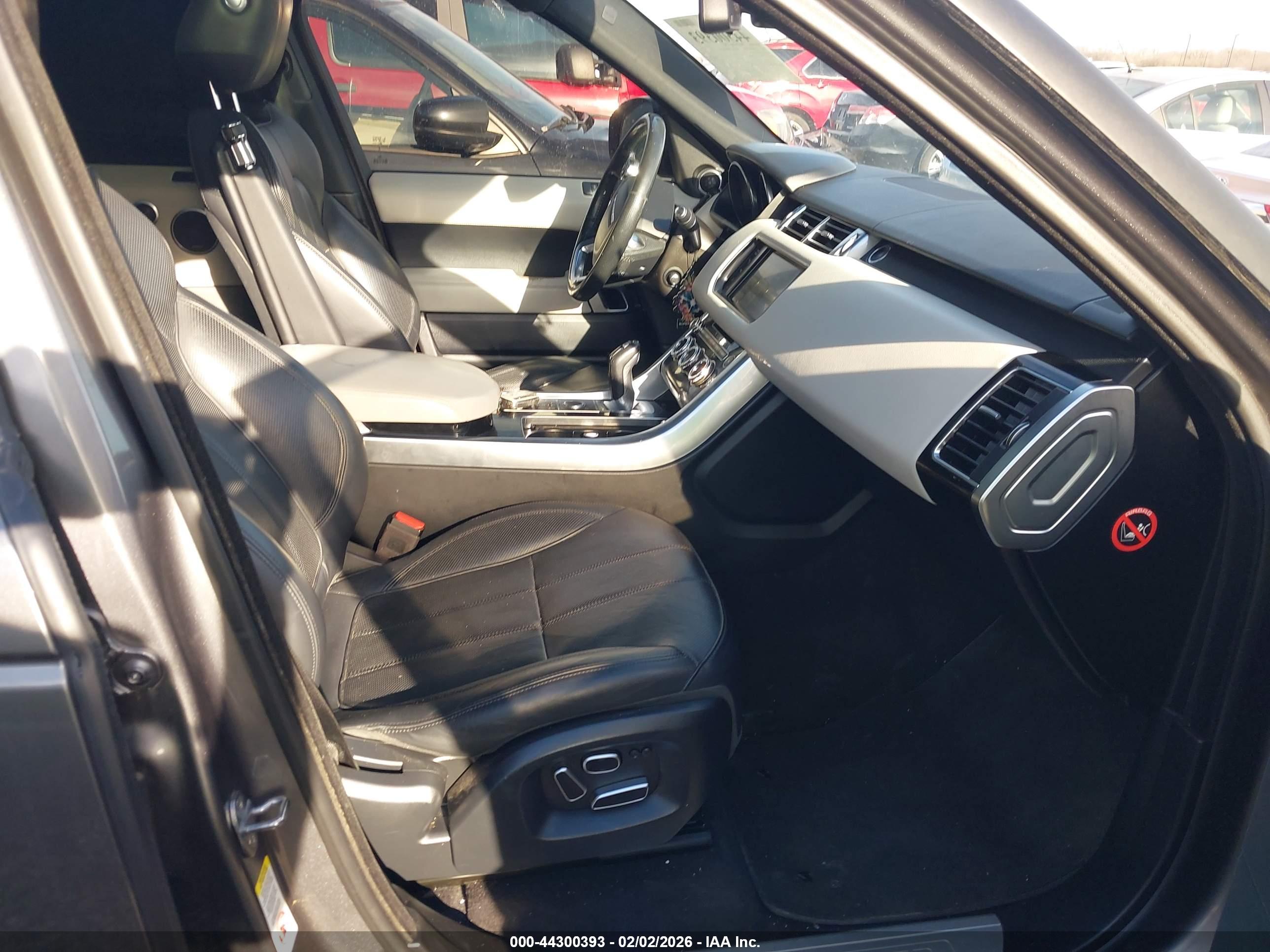 LAND ROVER image 5