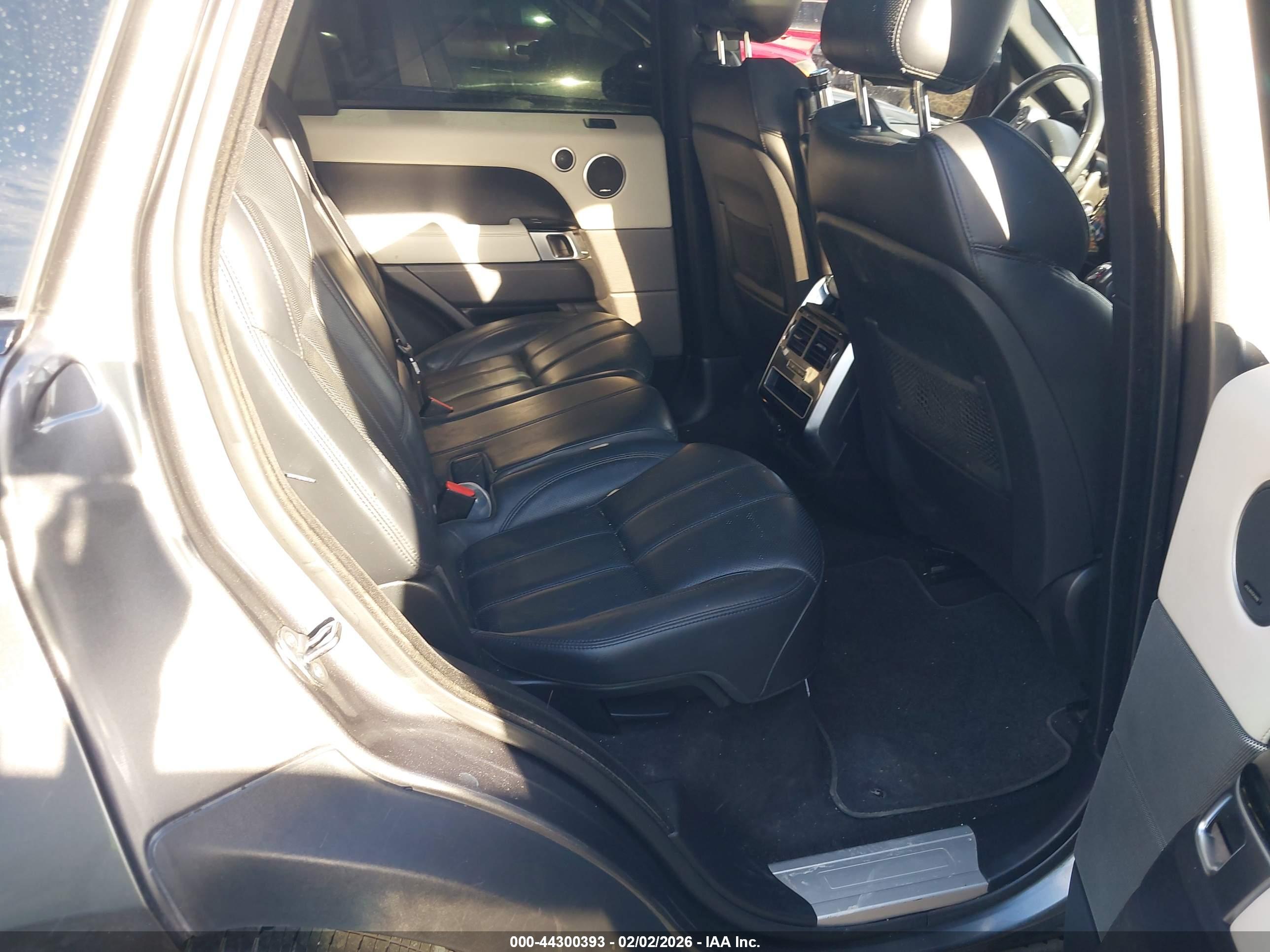 LAND ROVER image 8