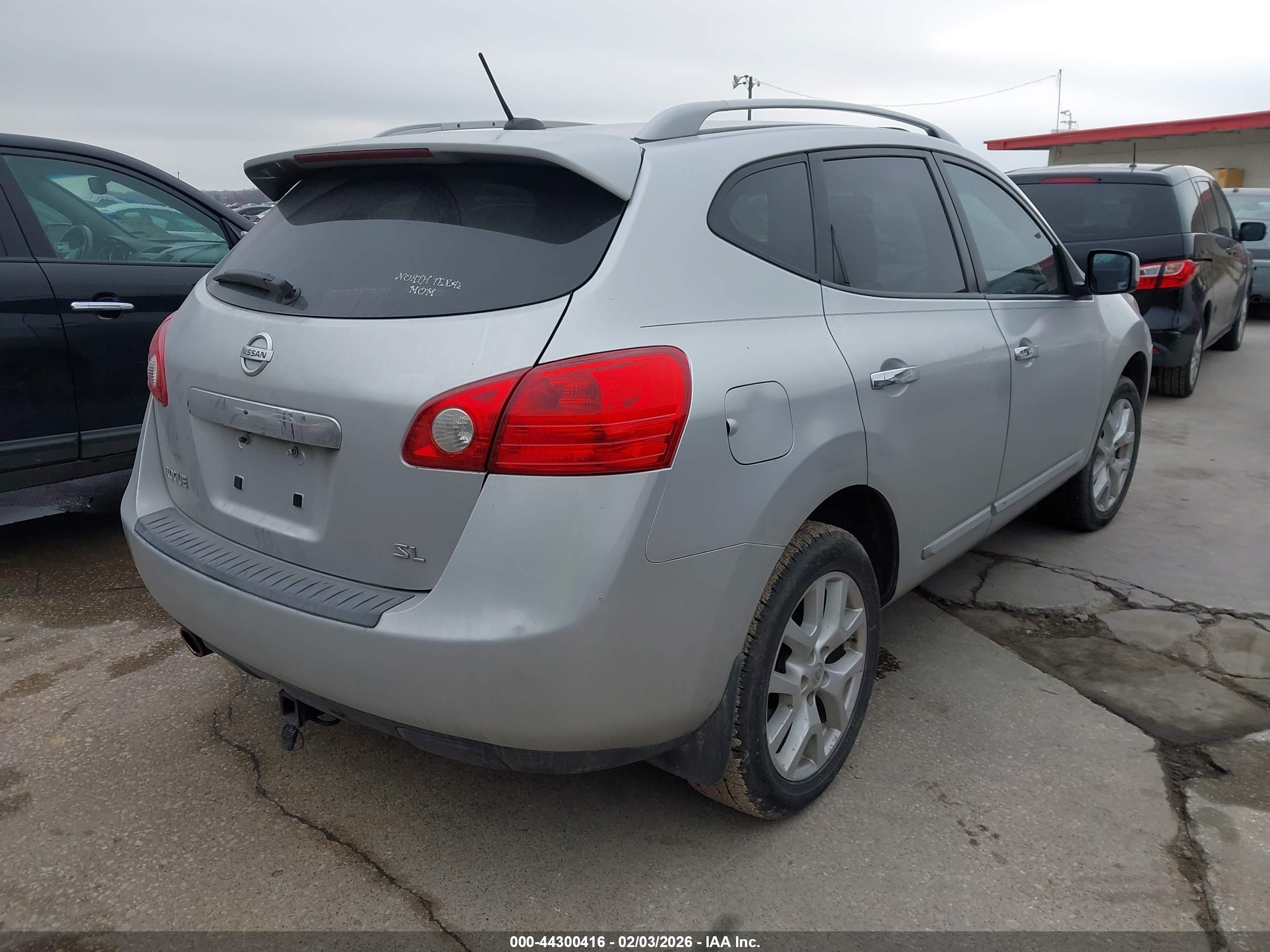 NISSAN ROGUE image 4