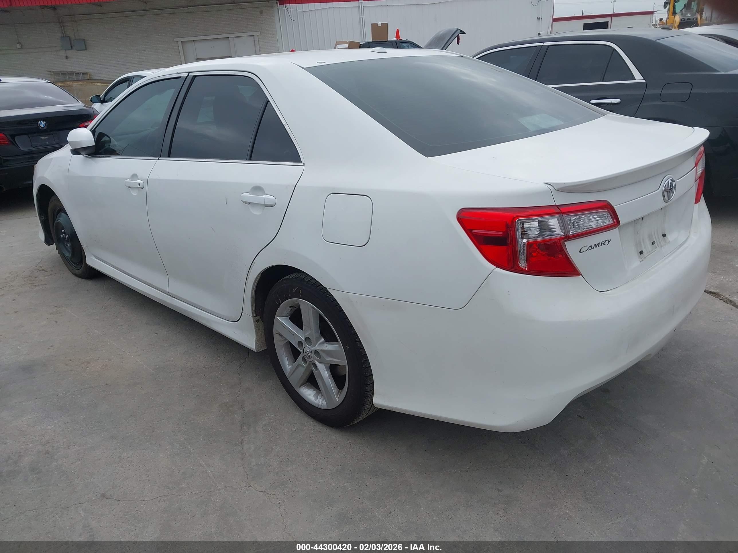 TOYOTA CAMRY image 3