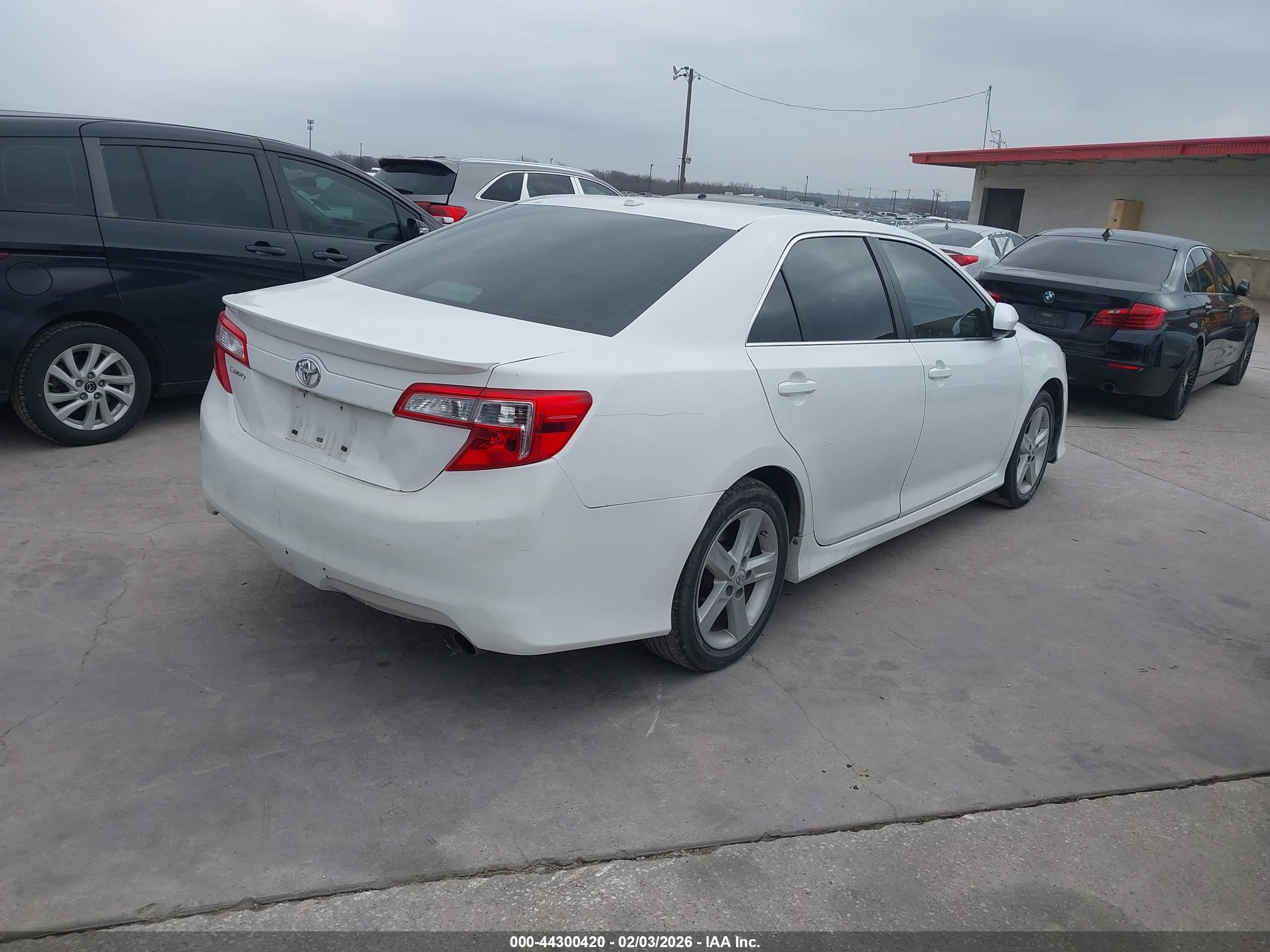 TOYOTA CAMRY image 4