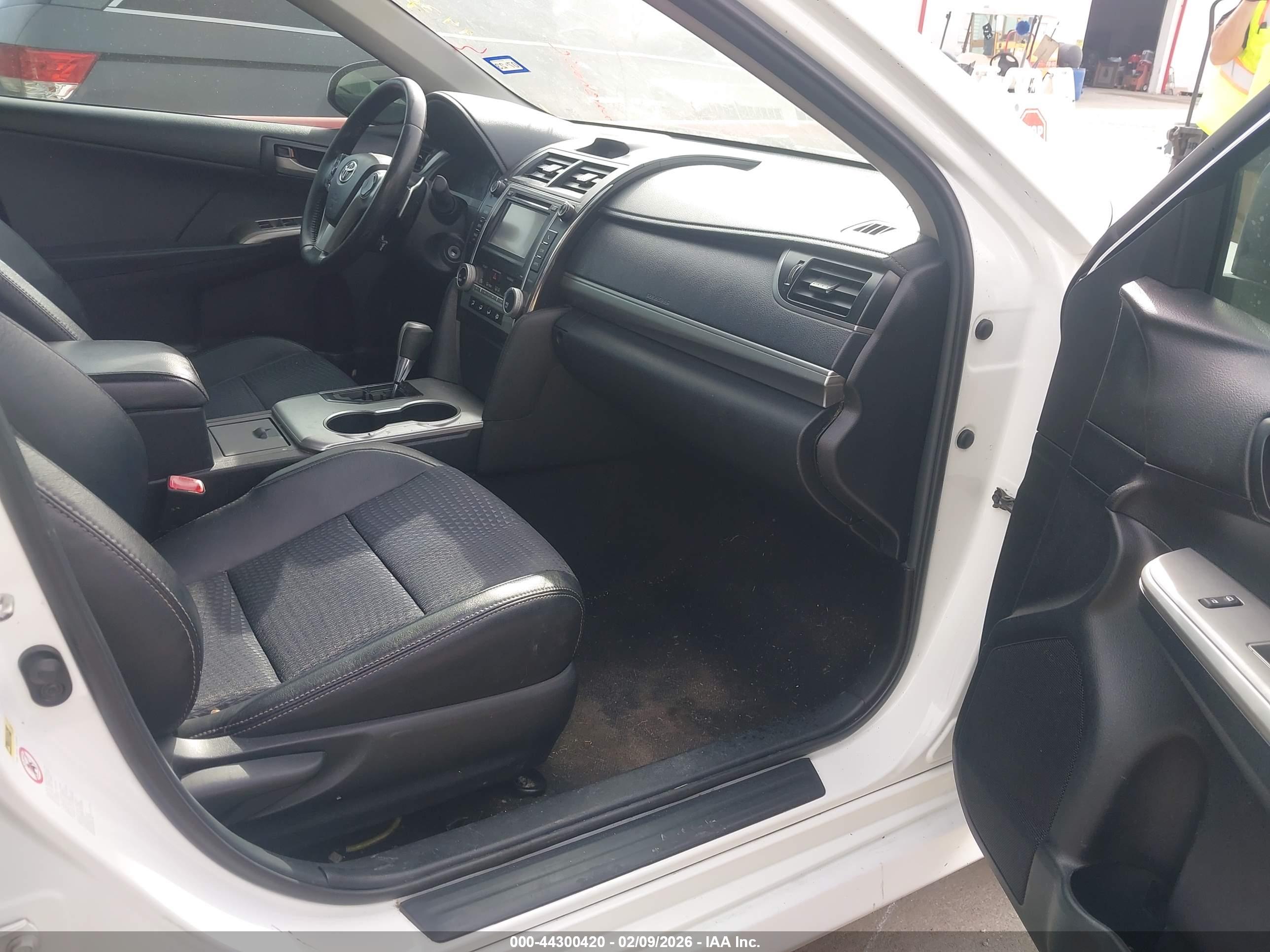 TOYOTA CAMRY image 5
