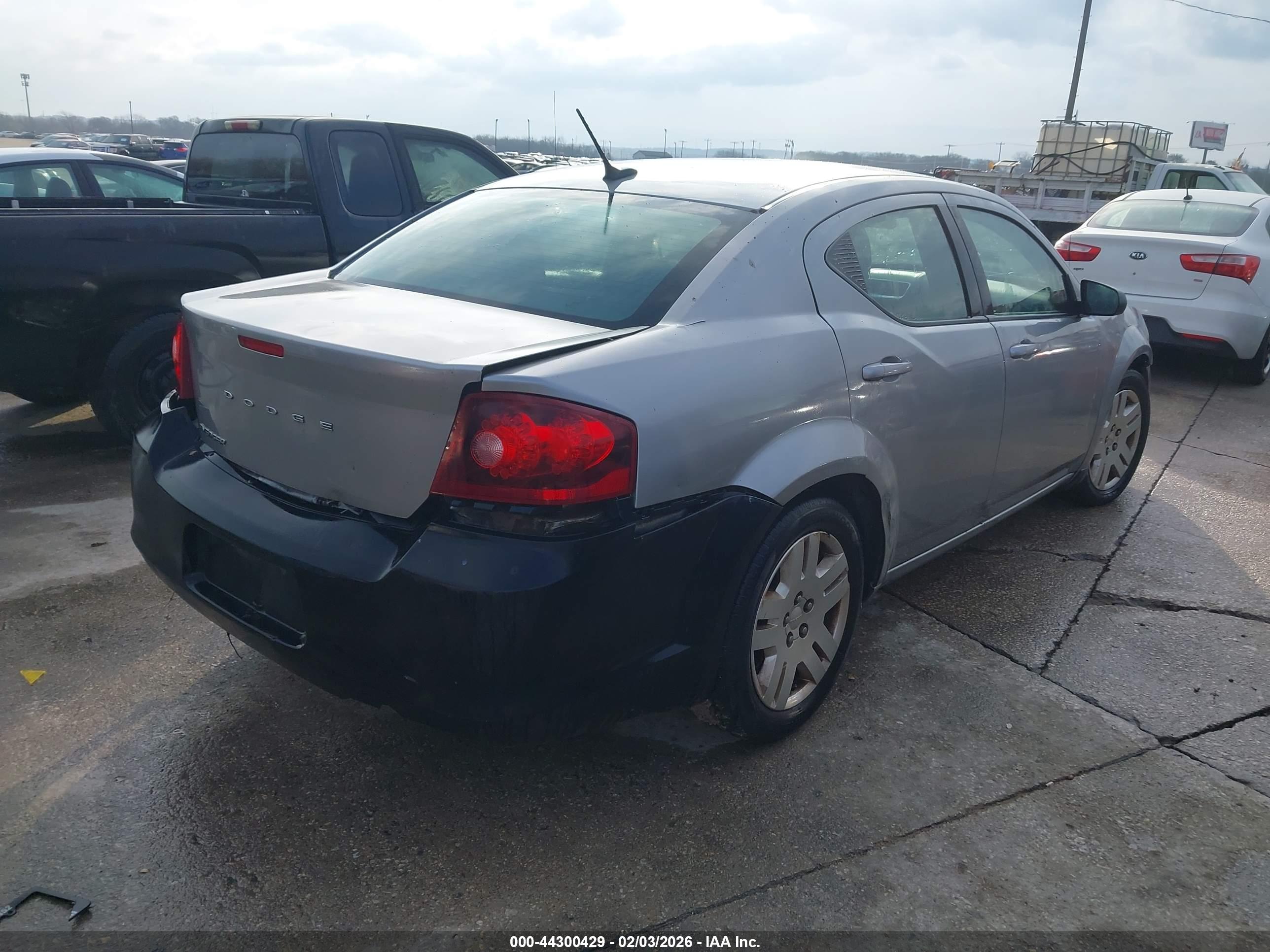 DODGE AVENGER image 4