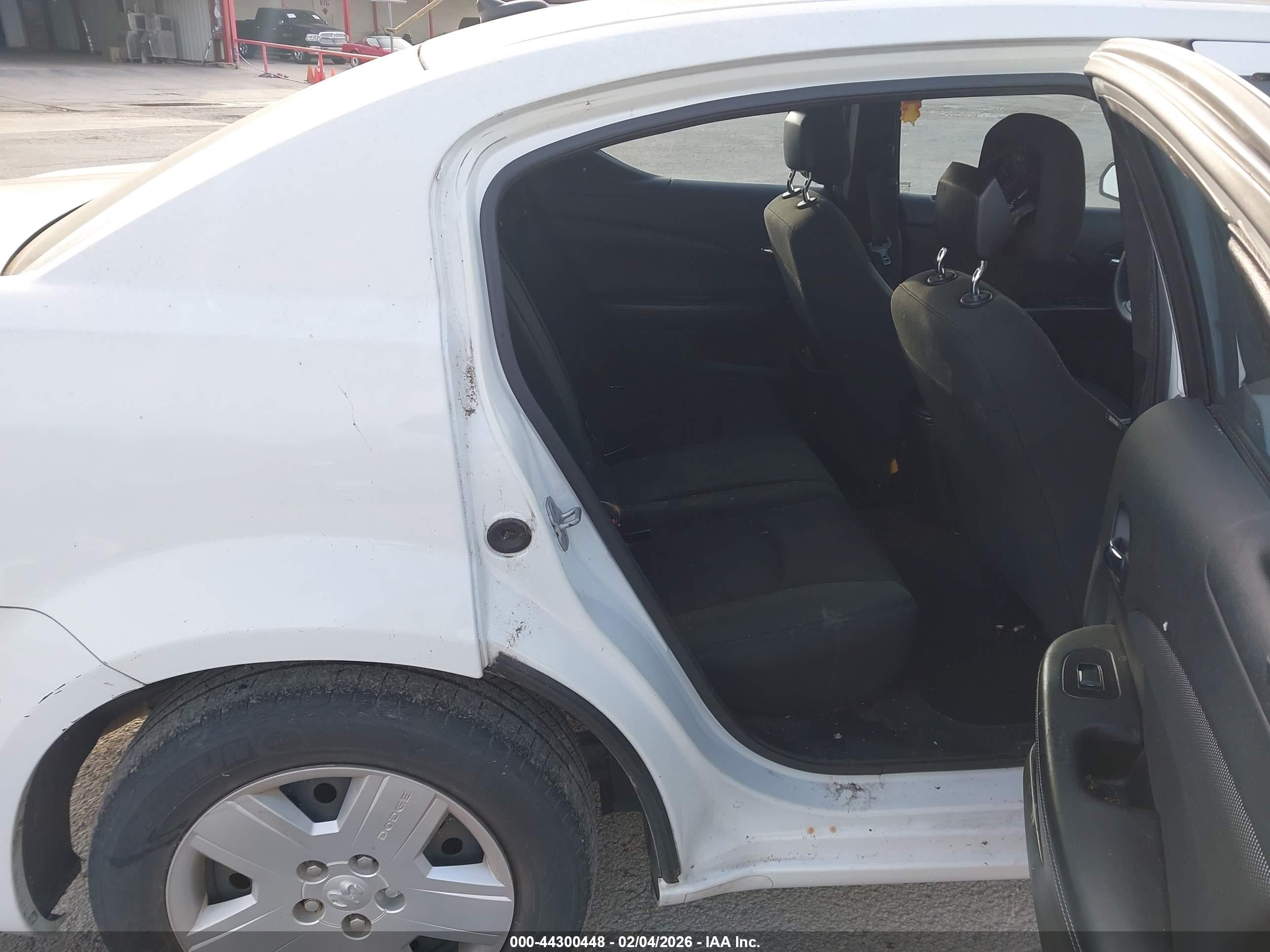 DODGE AVENGER image 8