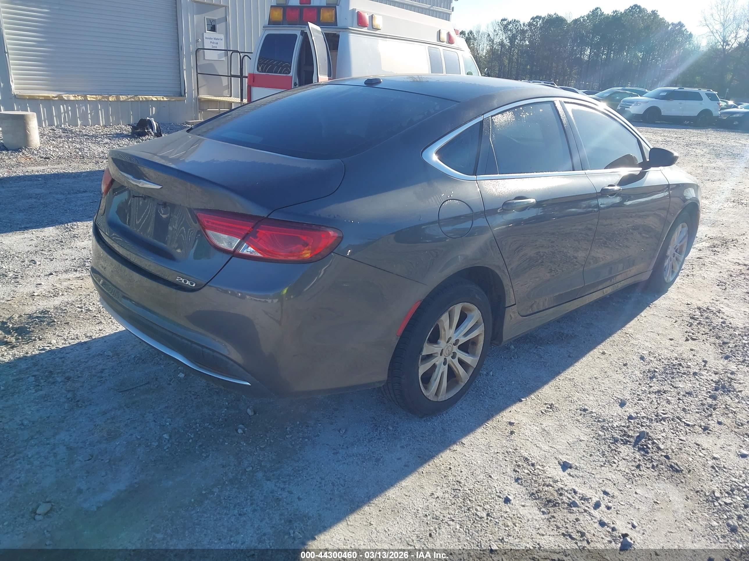 CHRYSLER 200 image 4