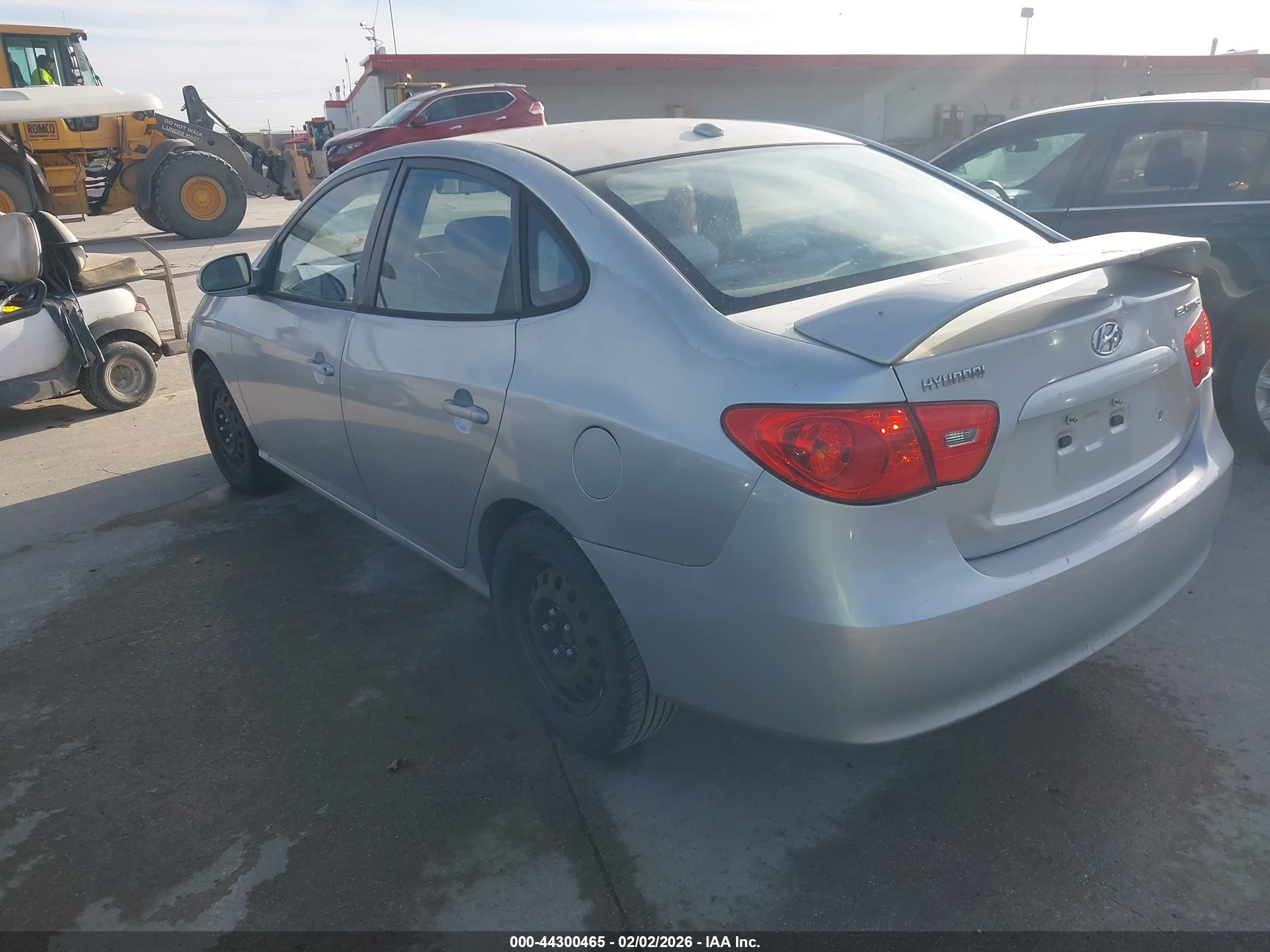 HYUNDAI ELANTRA image 3