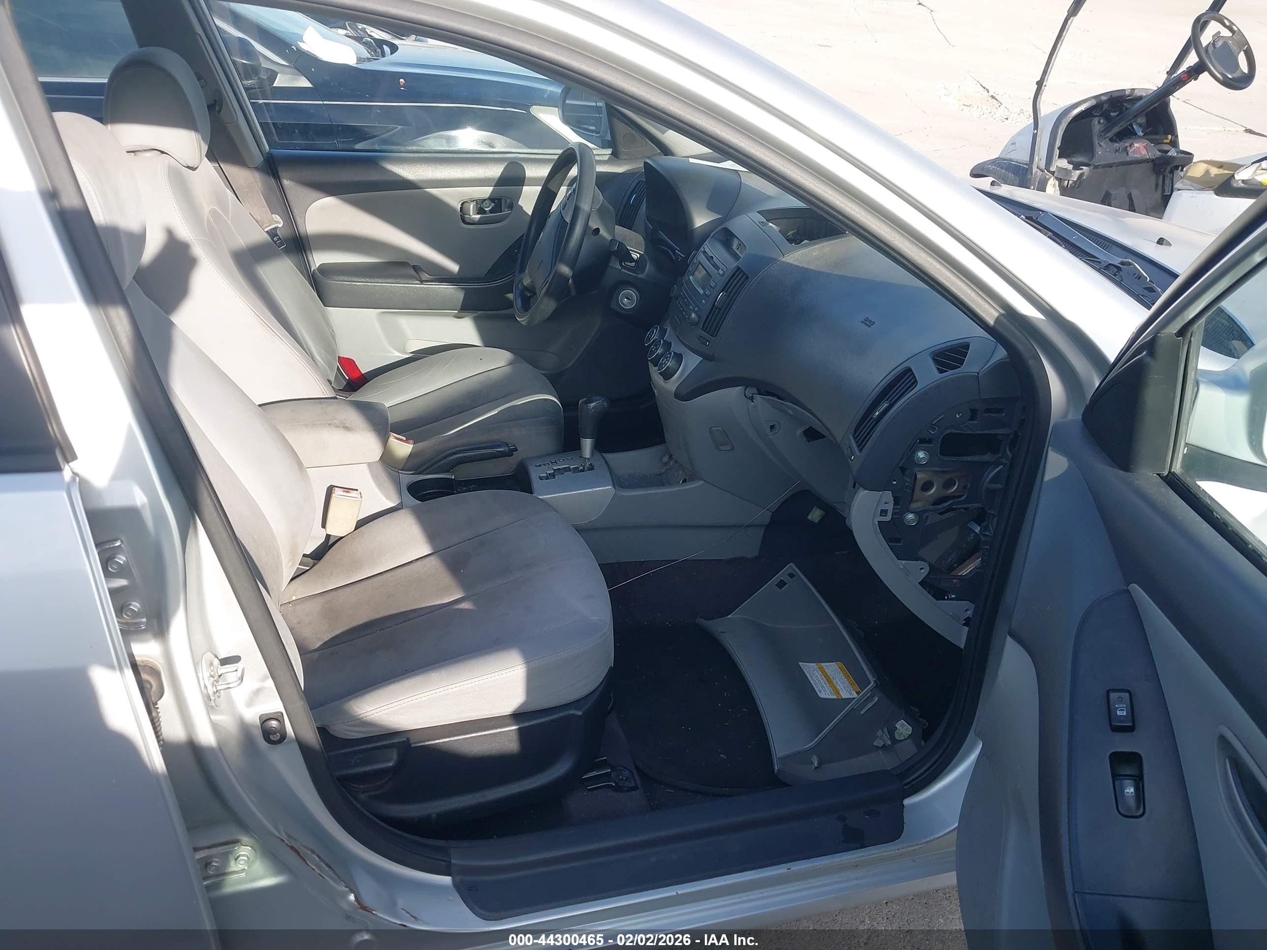 HYUNDAI ELANTRA image 5
