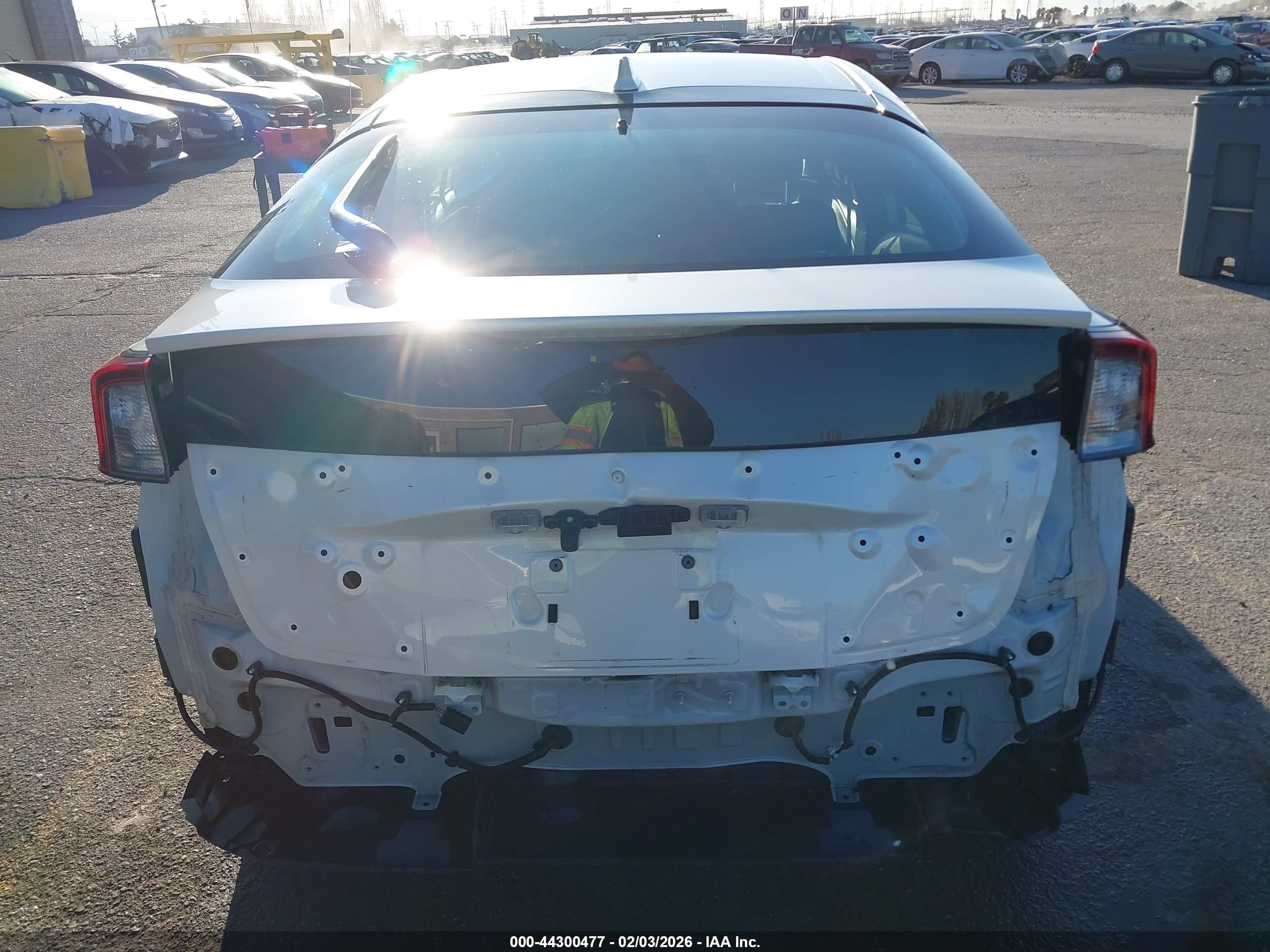 TOYOTA PRIUS image 6