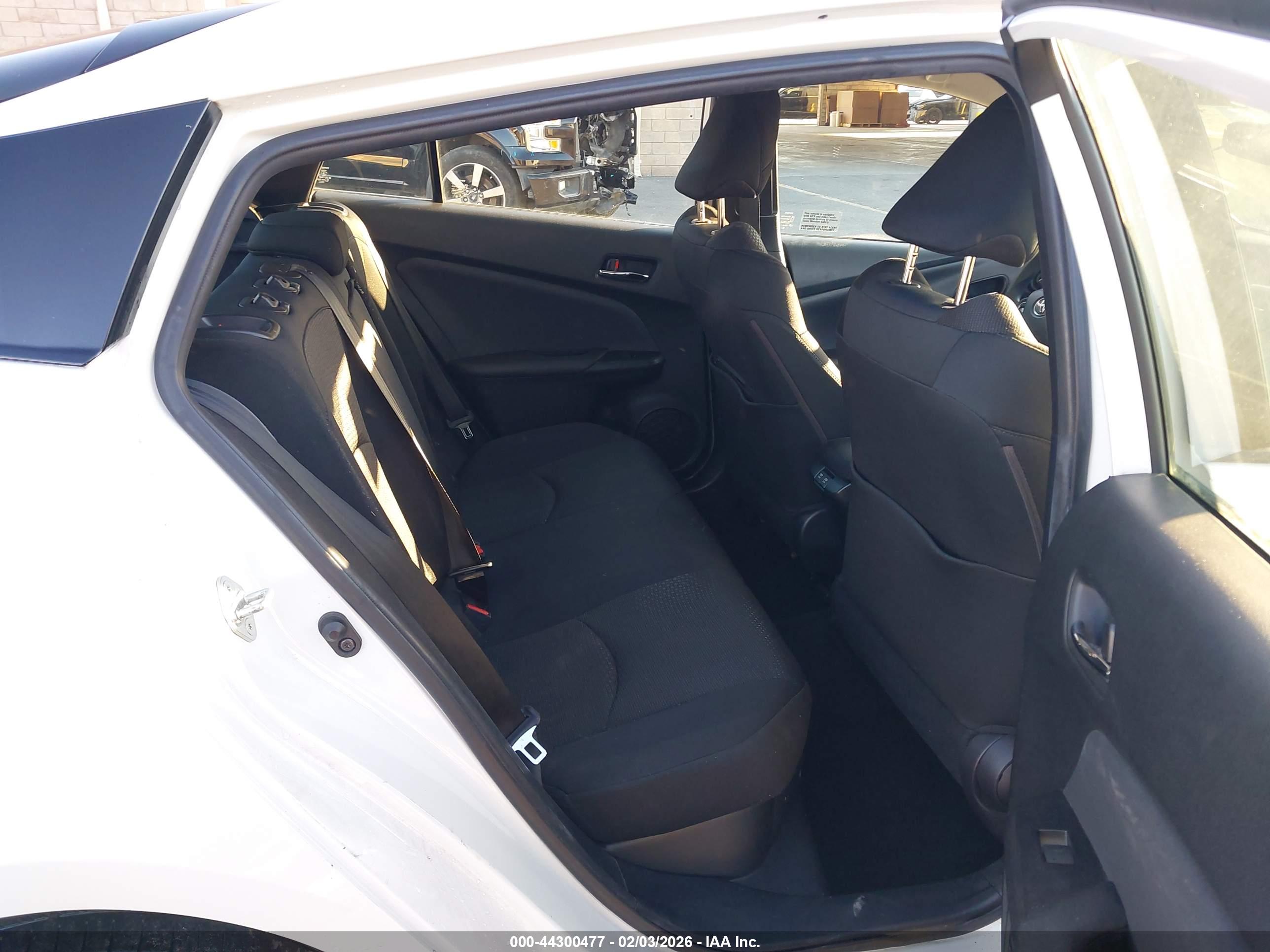 TOYOTA PRIUS image 8