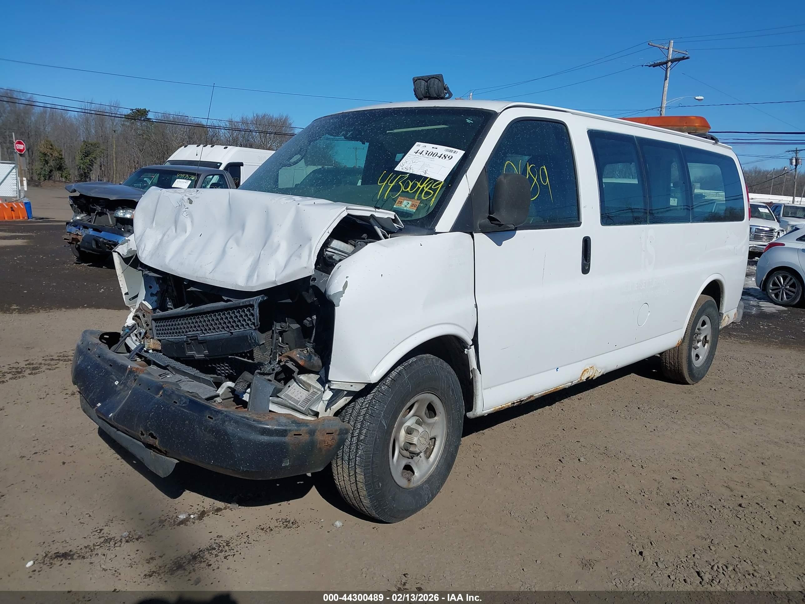 CHEVROLET EXPRESS image 2