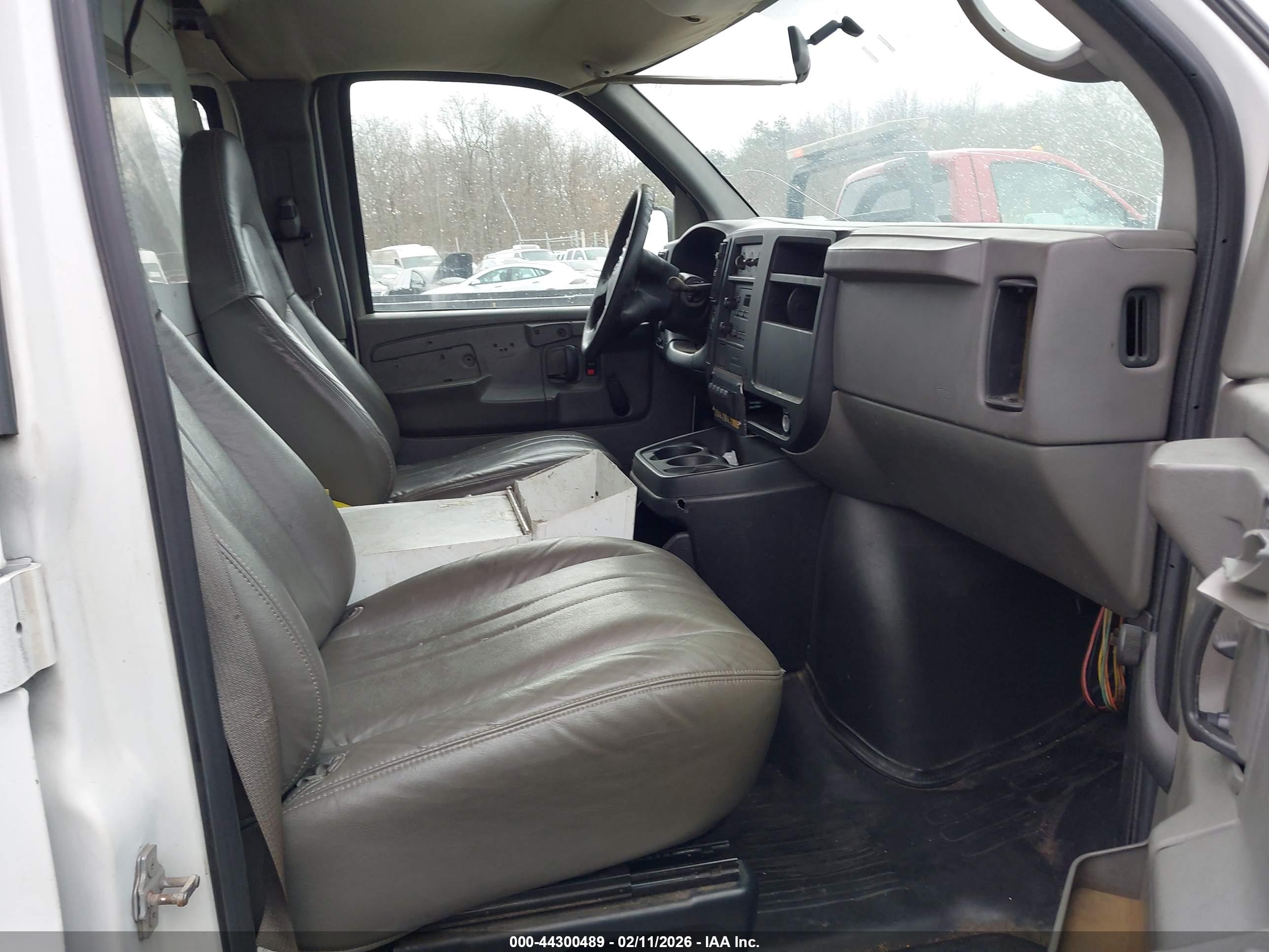 CHEVROLET EXPRESS image 5