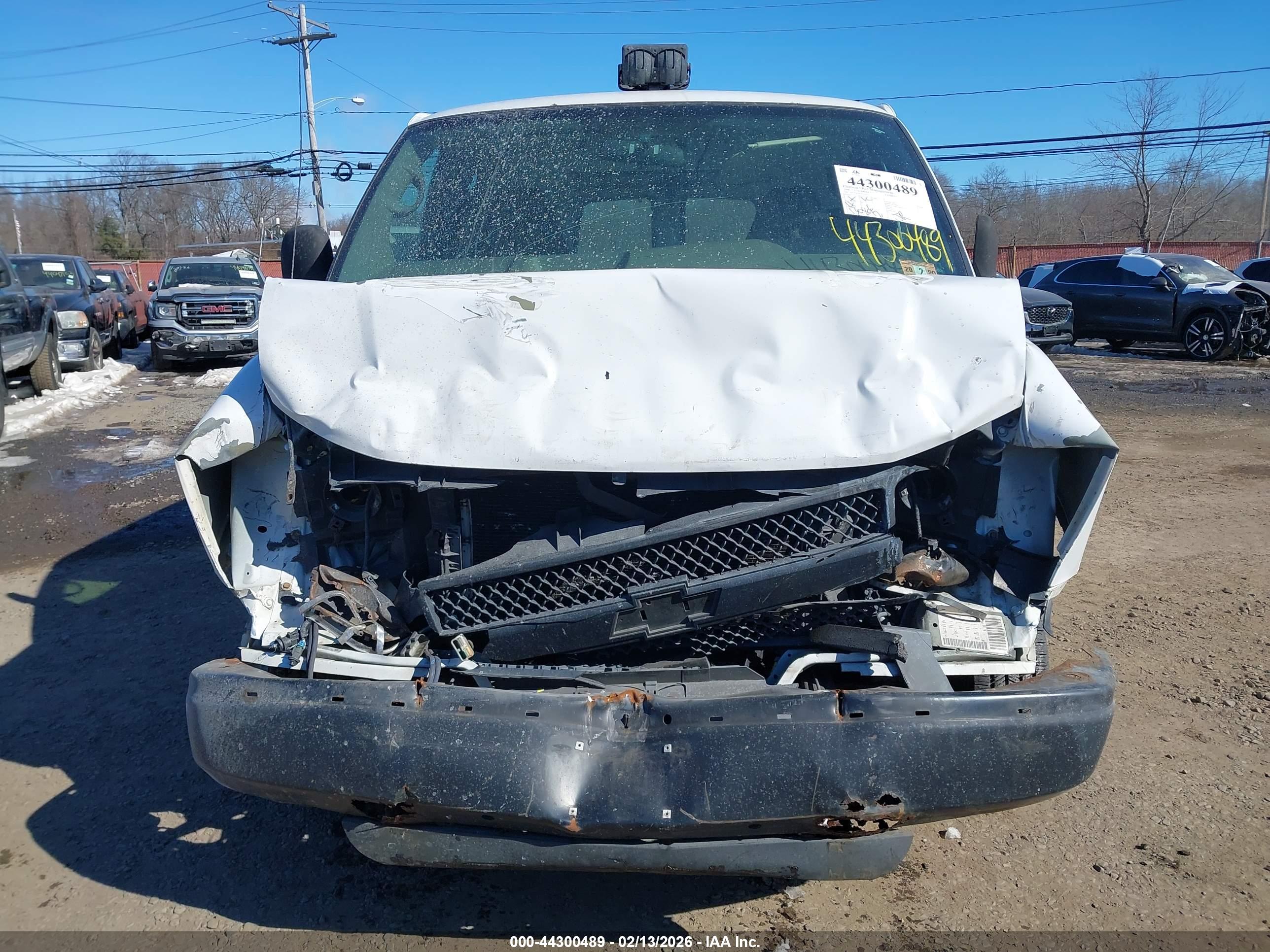 CHEVROLET EXPRESS image 6