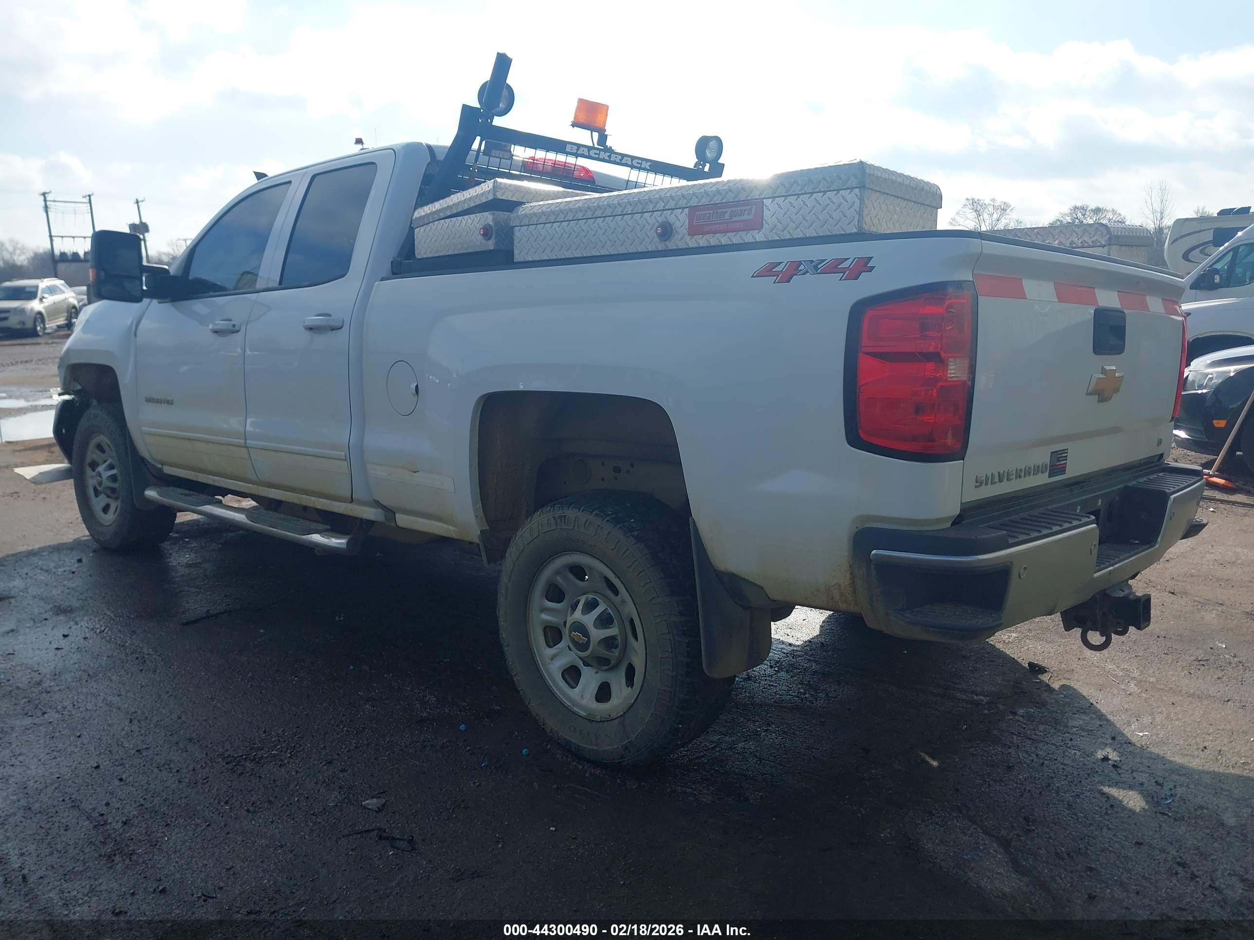 CHEVROLET SILVERADO image 3