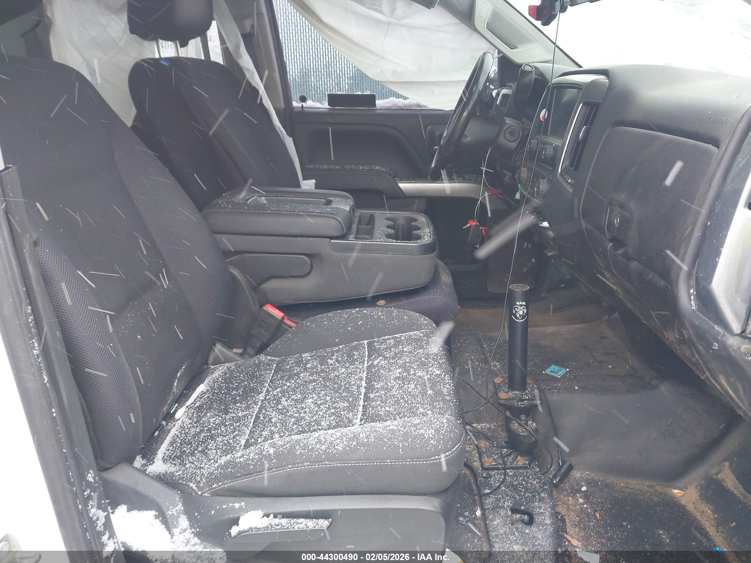 CHEVROLET SILVERADO image 5