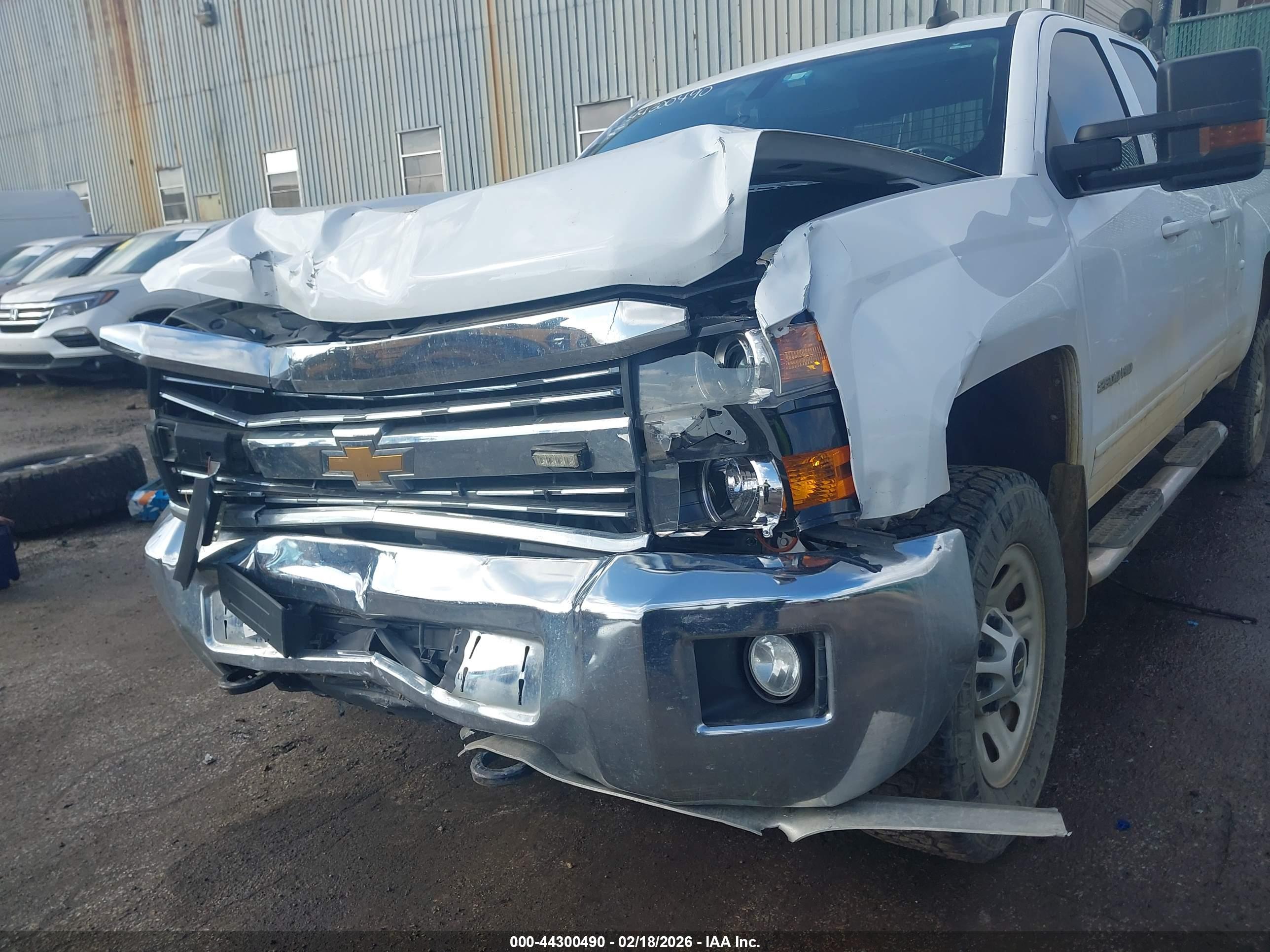 CHEVROLET SILVERADO image 6