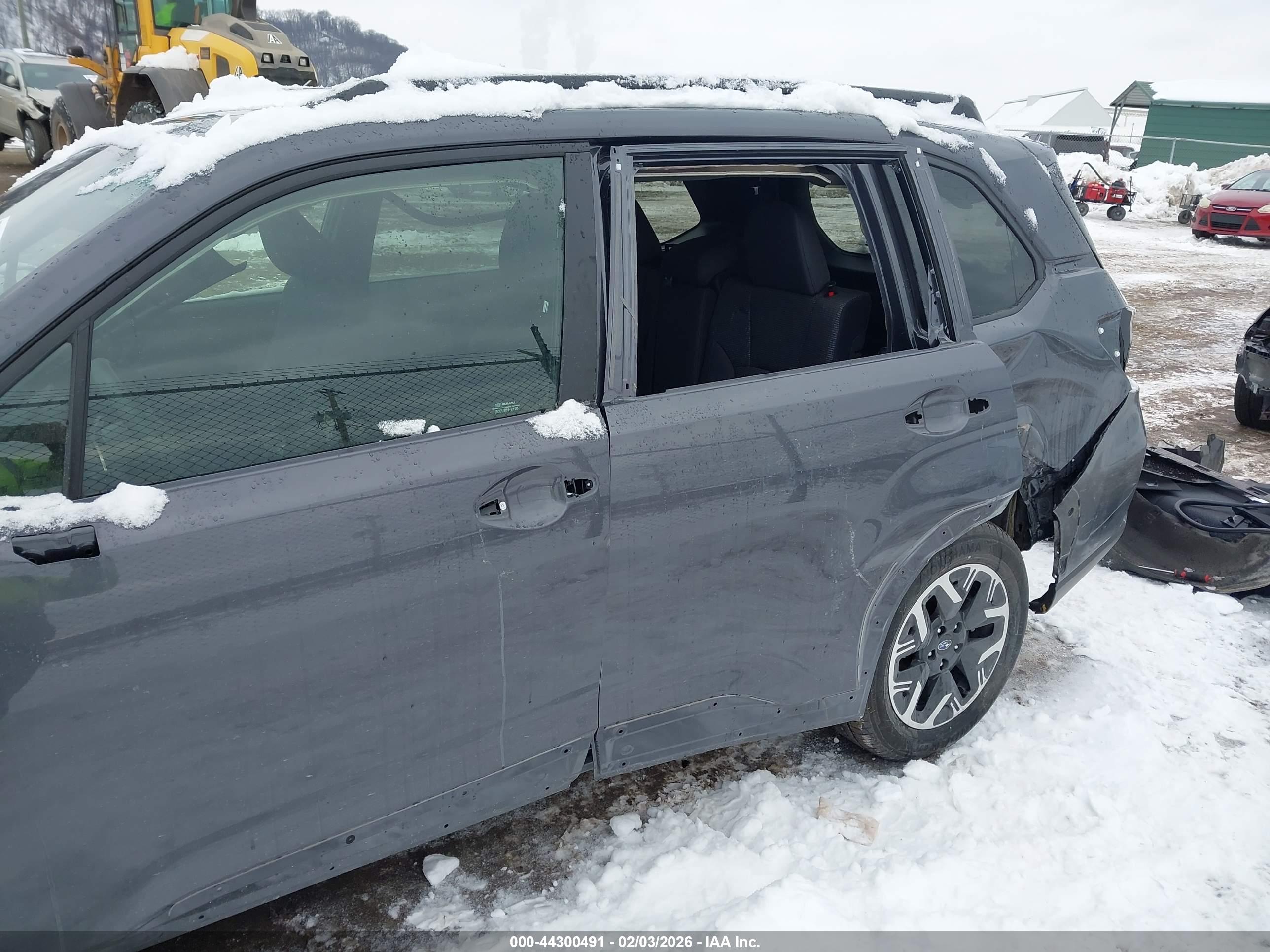 SUBARU FORESTER image 6