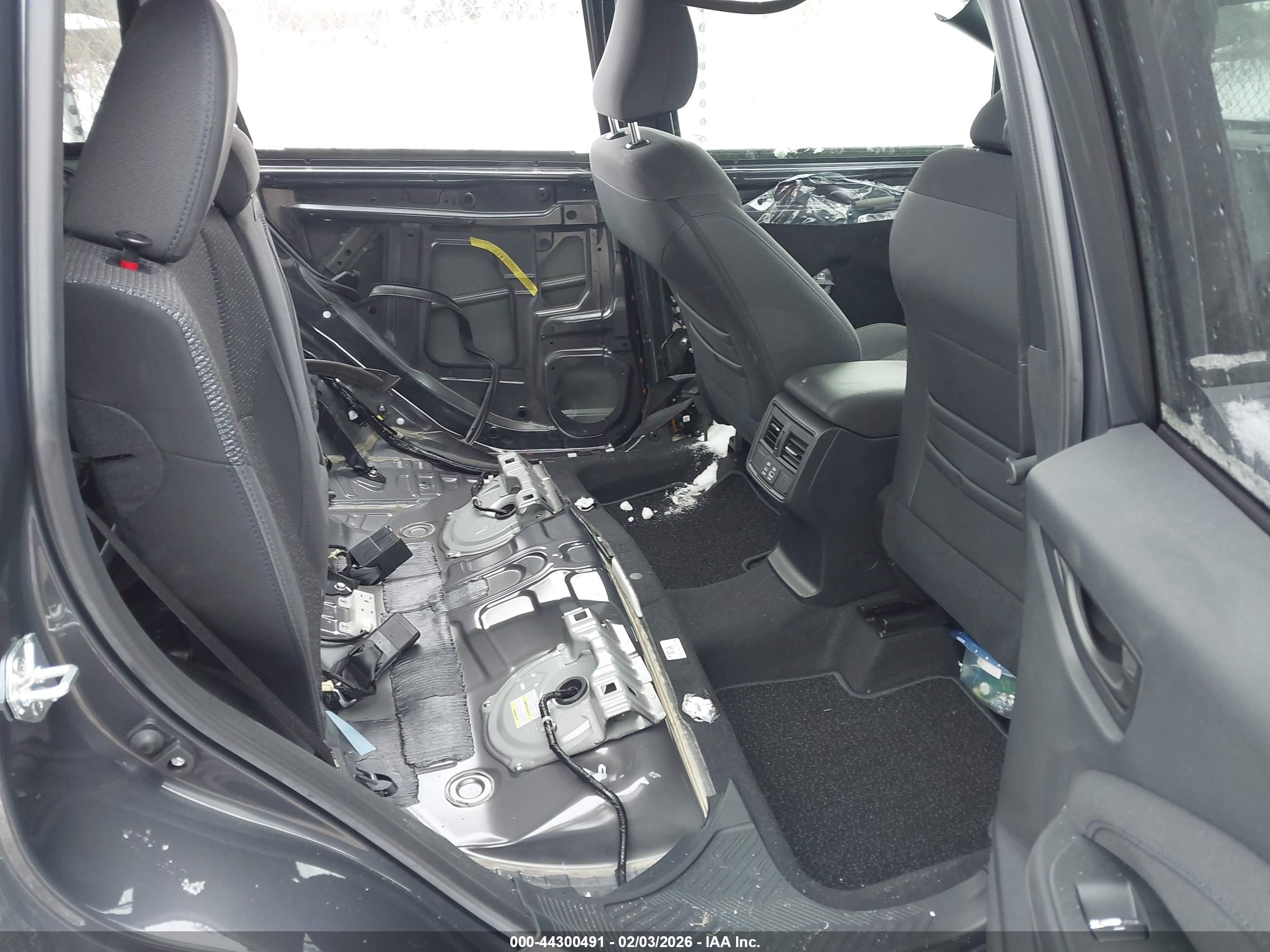SUBARU FORESTER image 8