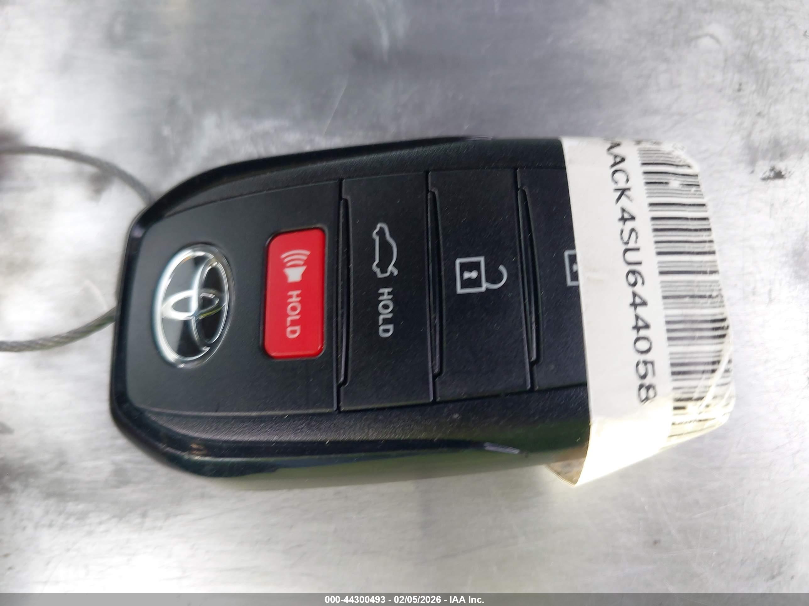 TOYOTA CAMRY image 11