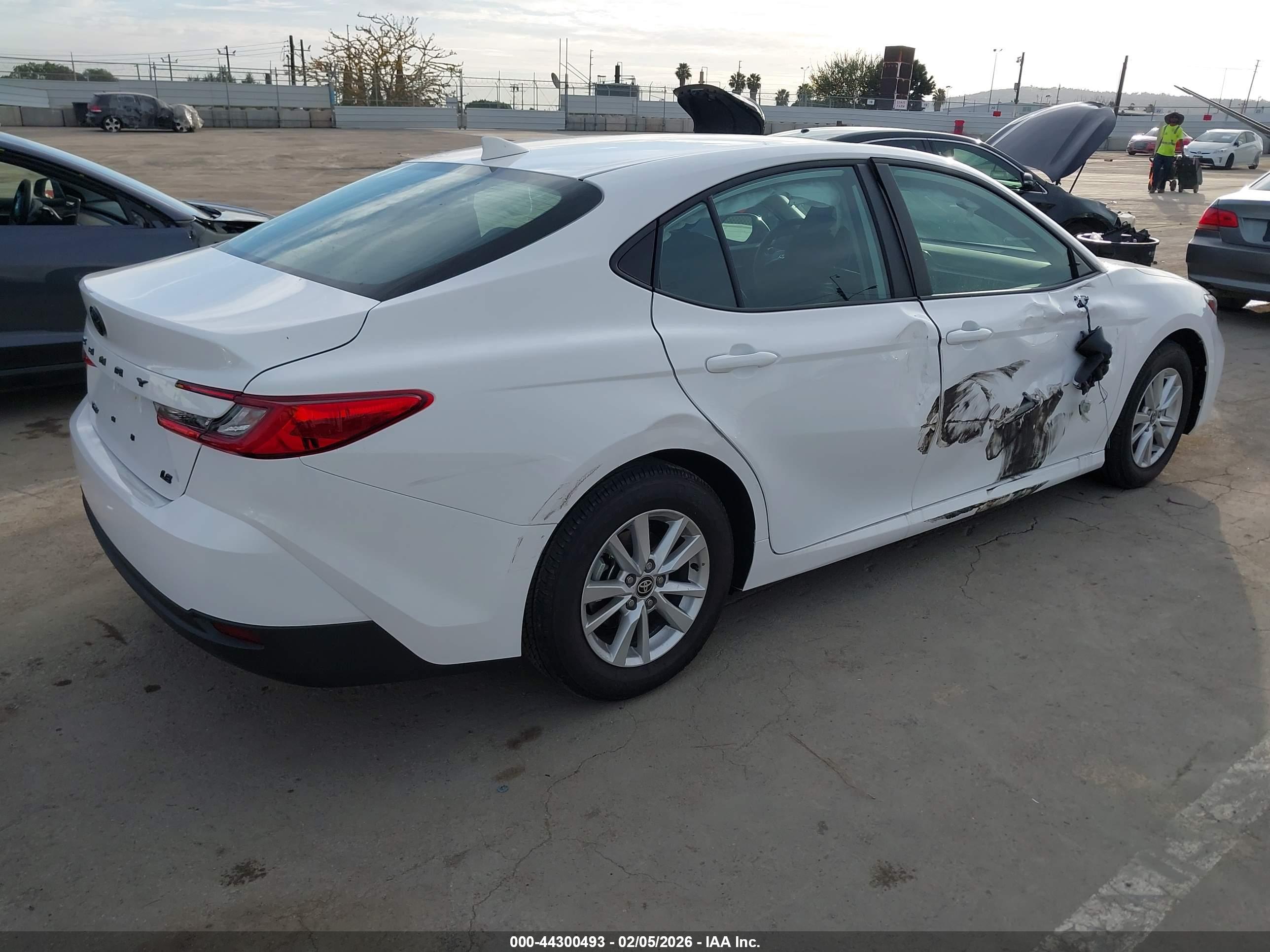 TOYOTA CAMRY image 4