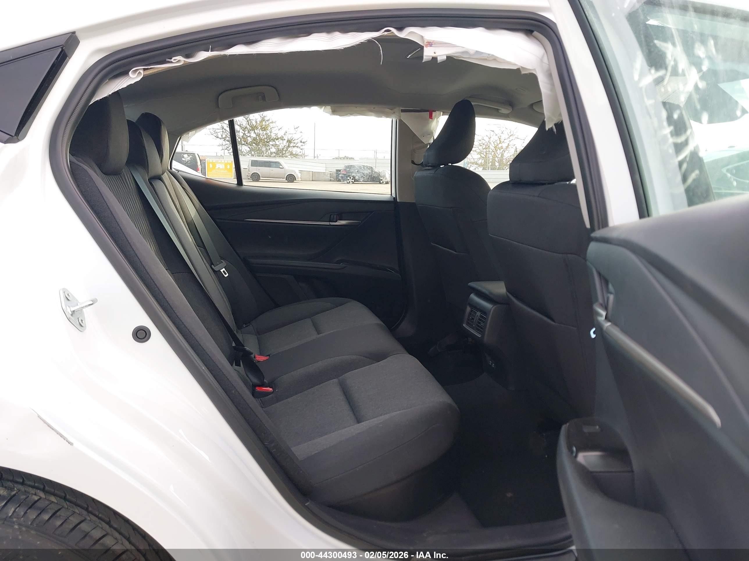 TOYOTA CAMRY image 8