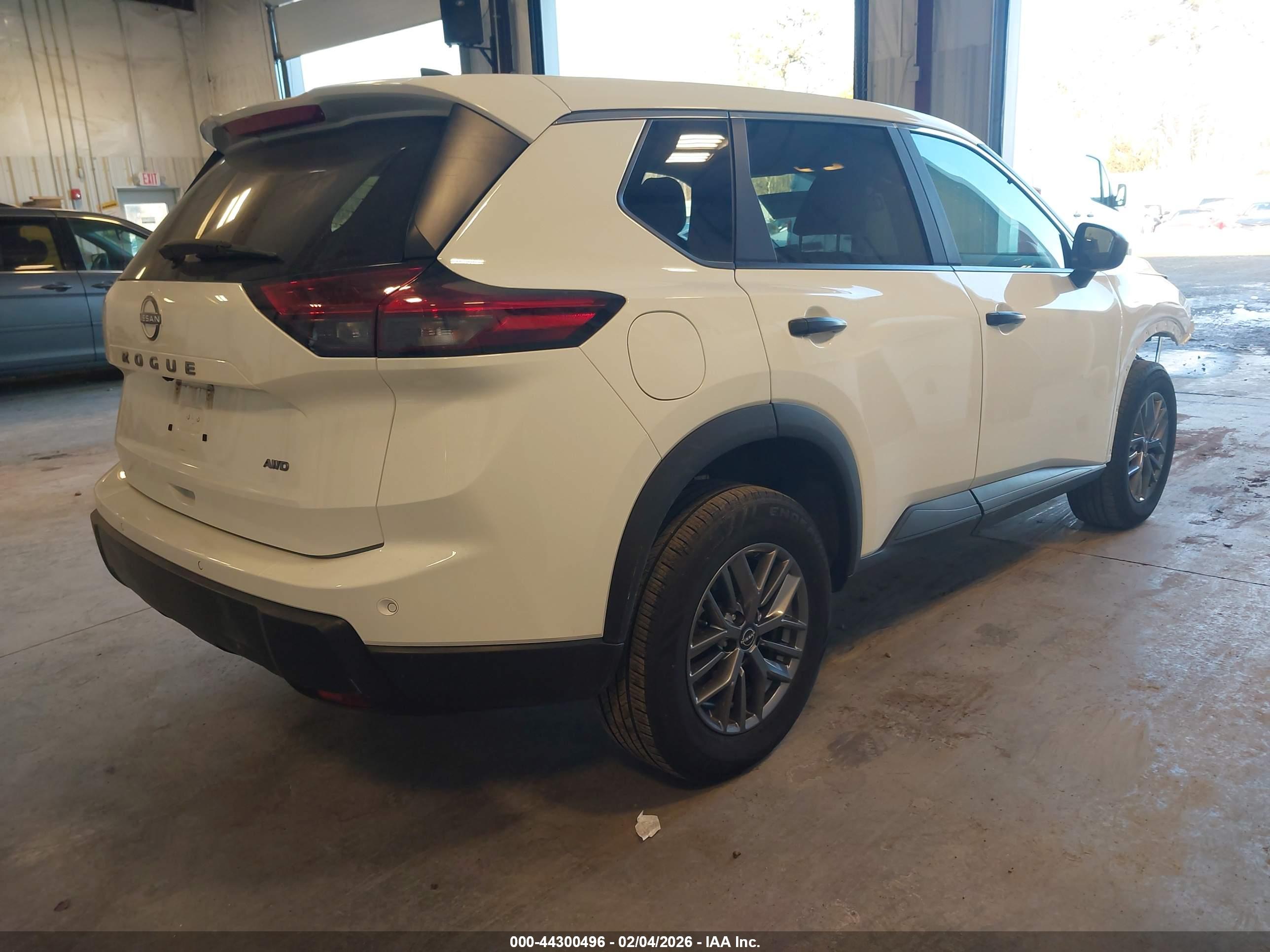 NISSAN ROGUE image 4