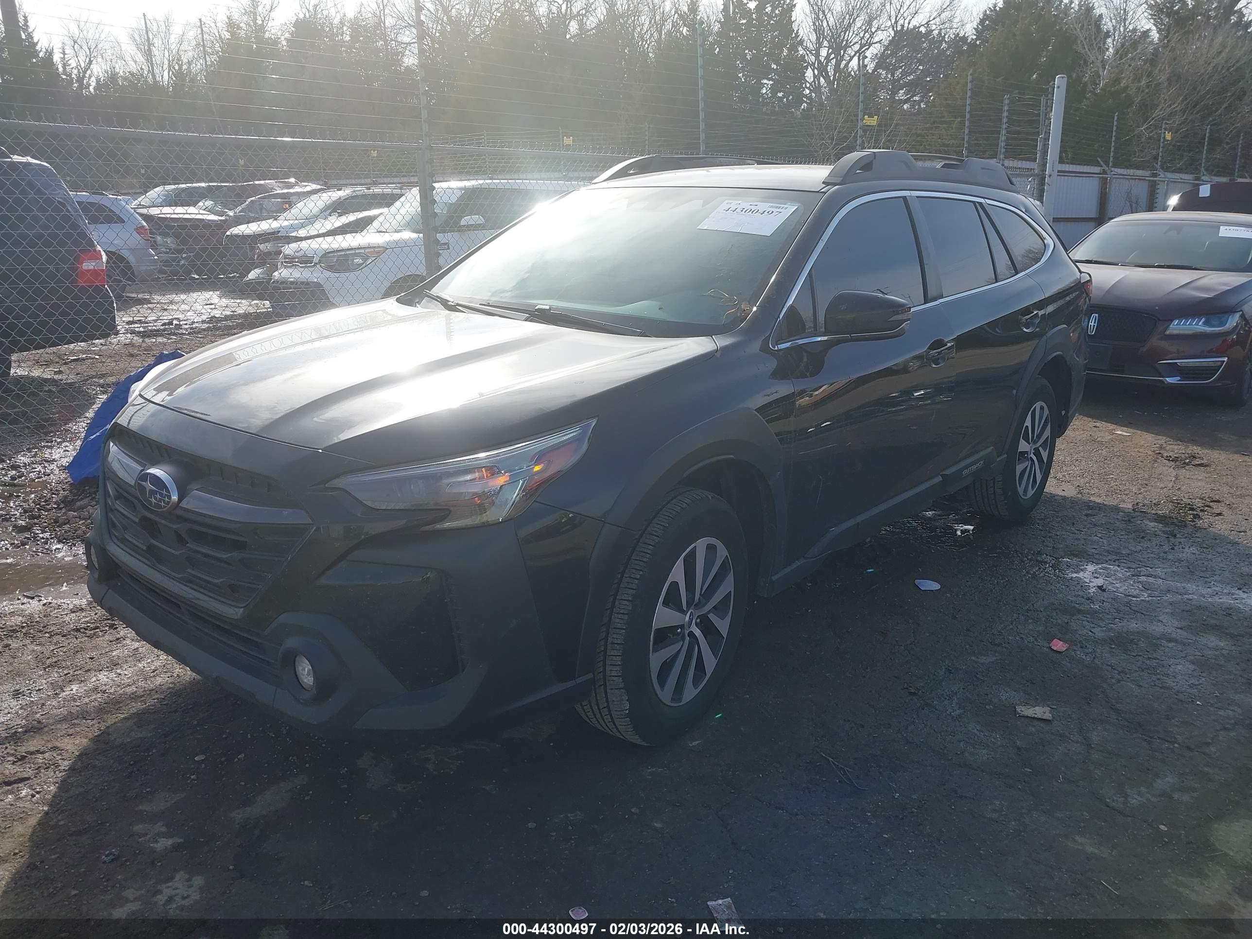 SUBARU OUTBACK image 2