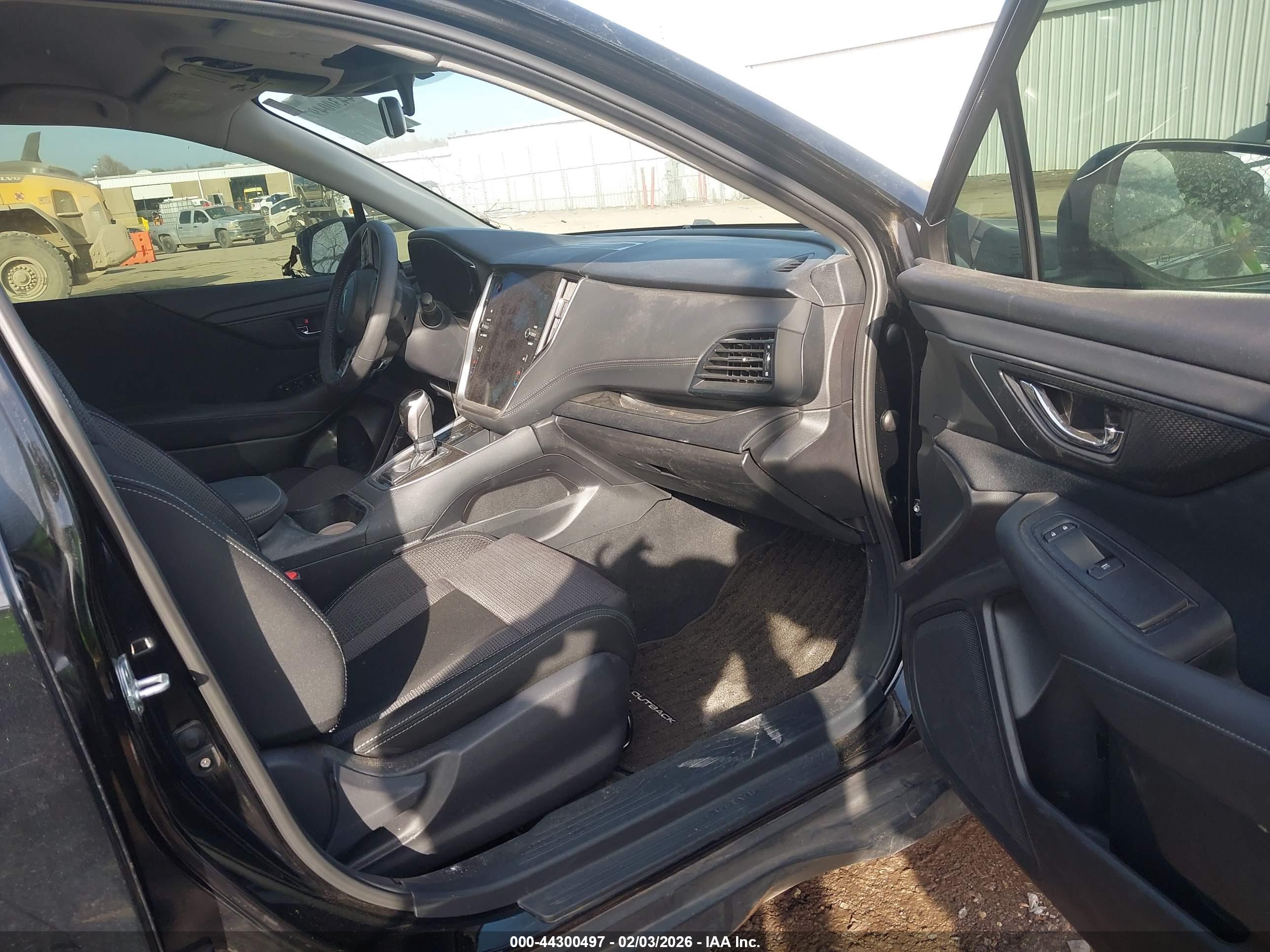 SUBARU OUTBACK image 5