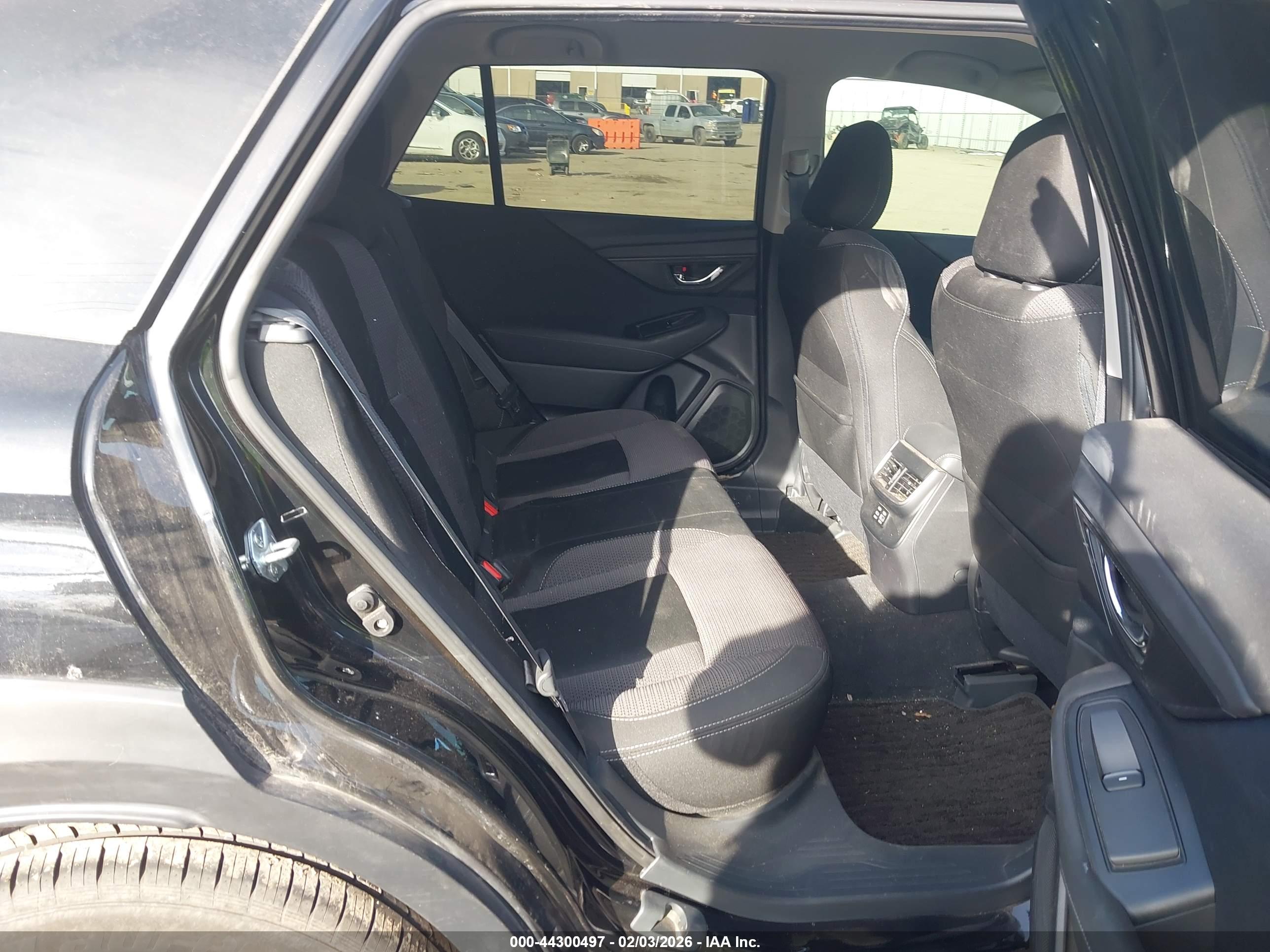 SUBARU OUTBACK image 8