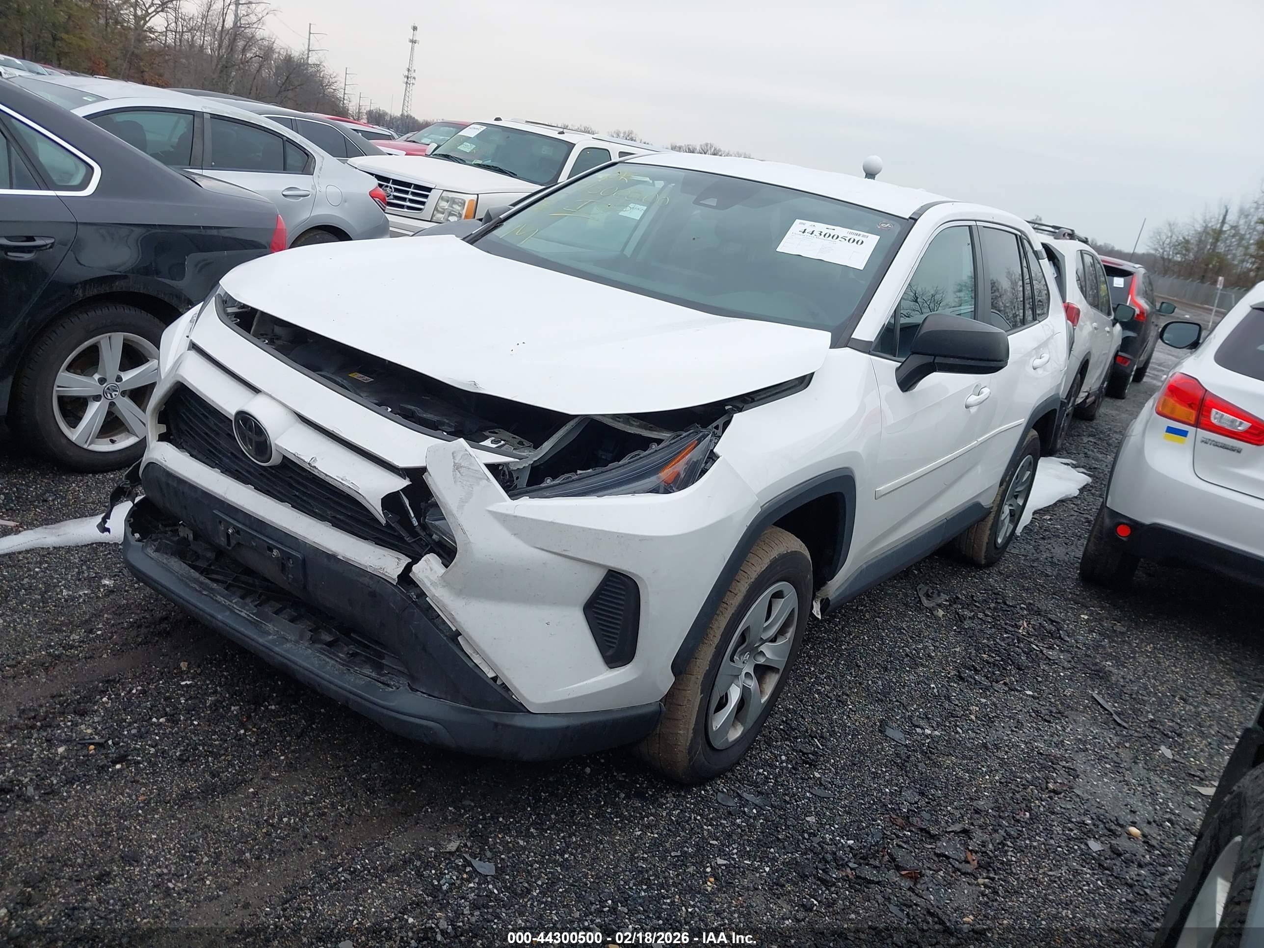 TOYOTA RAV4 image 2