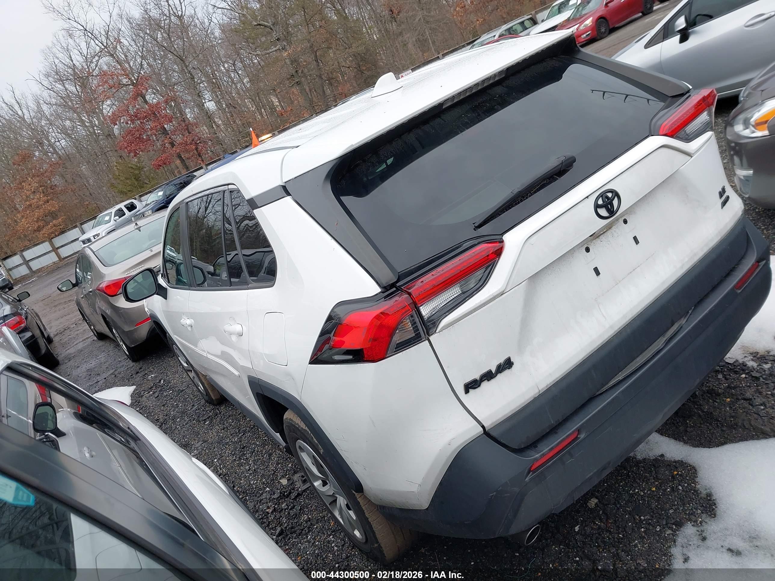 TOYOTA RAV4 image 3