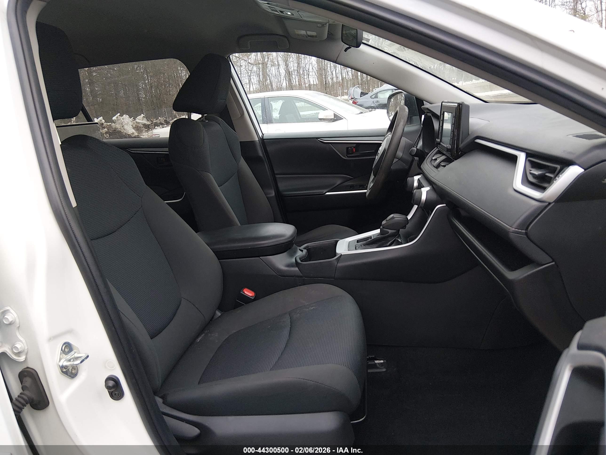 TOYOTA RAV4 image 5