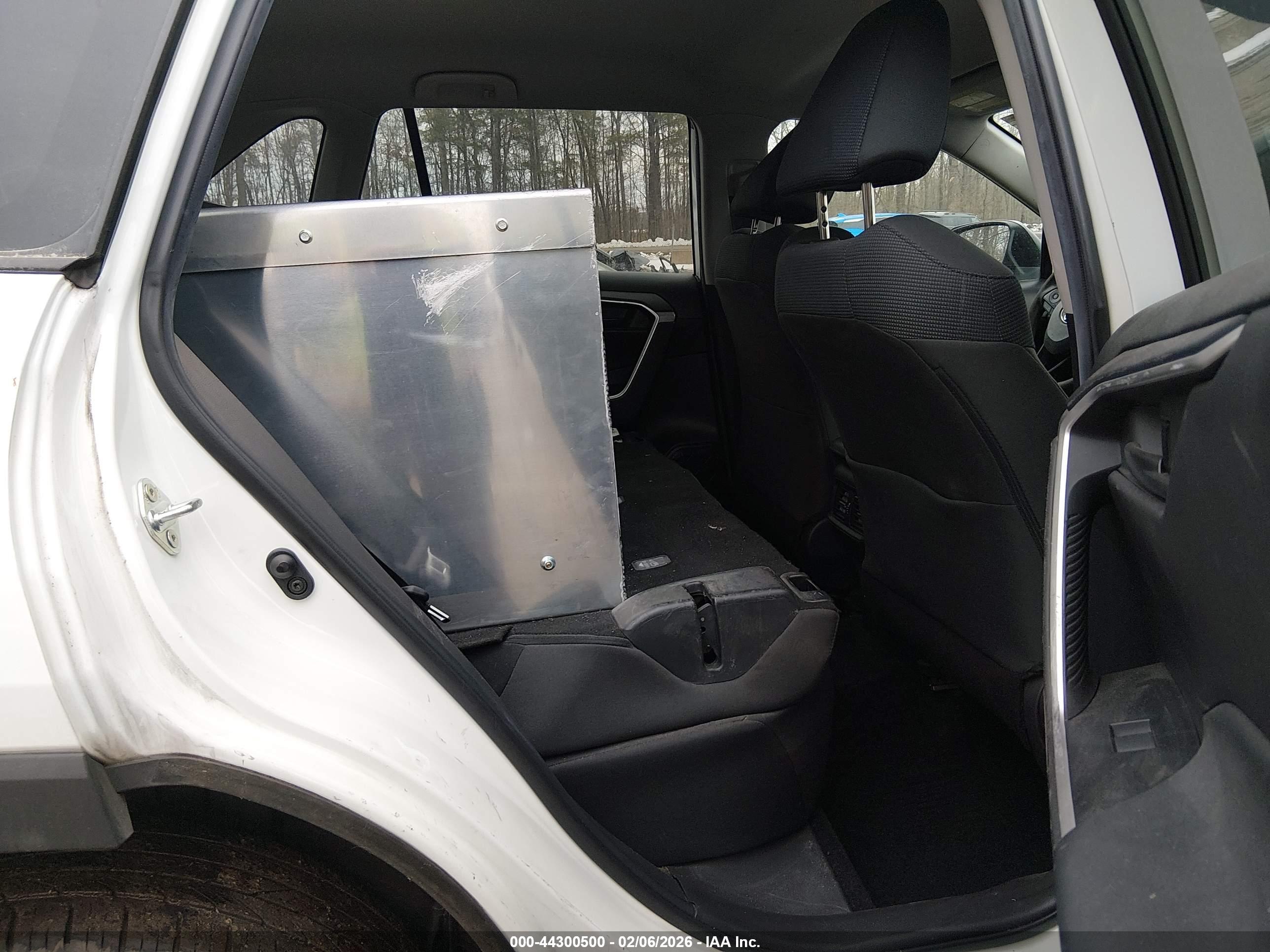 TOYOTA RAV4 image 8