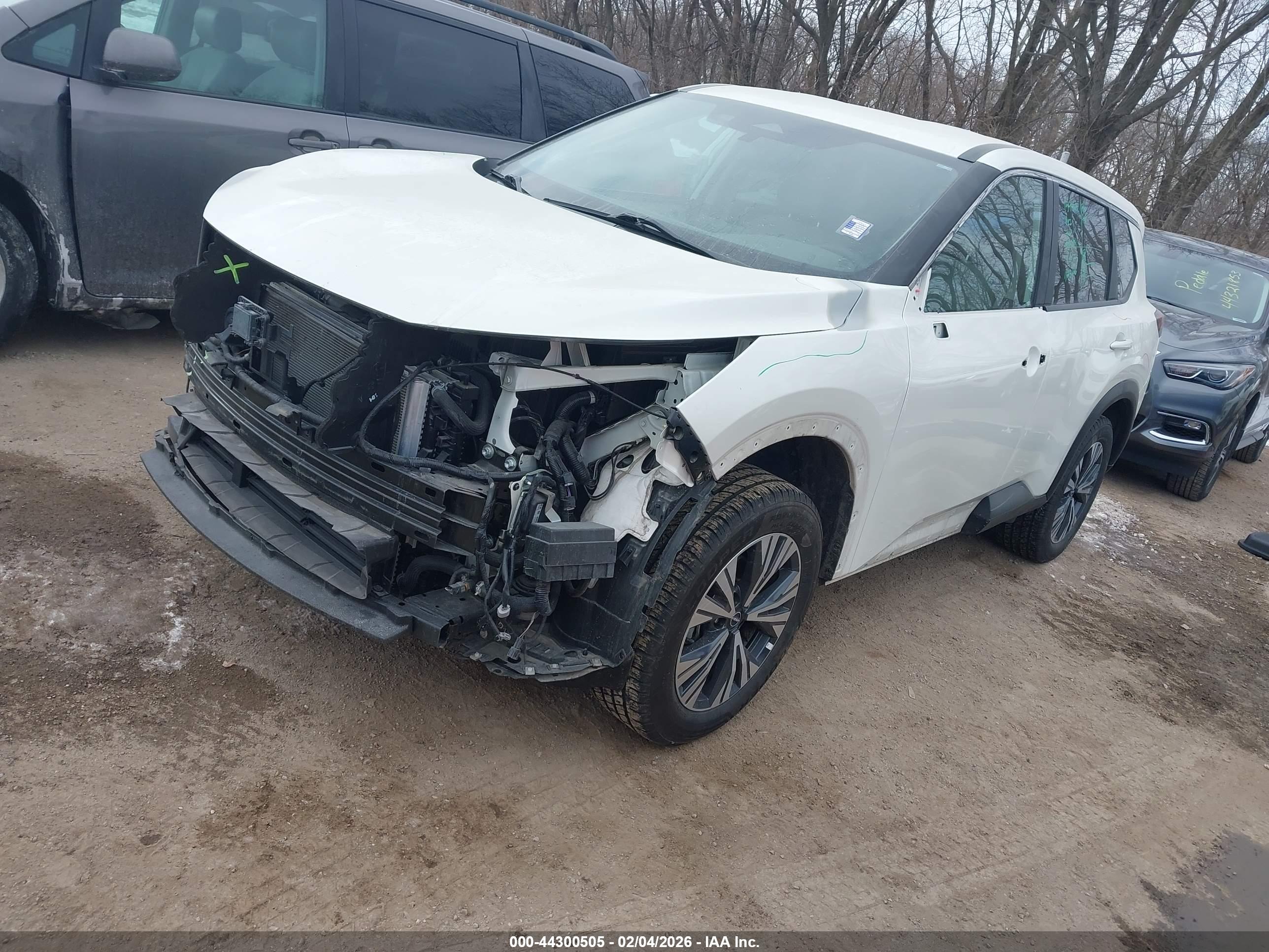 NISSAN ROGUE image 2