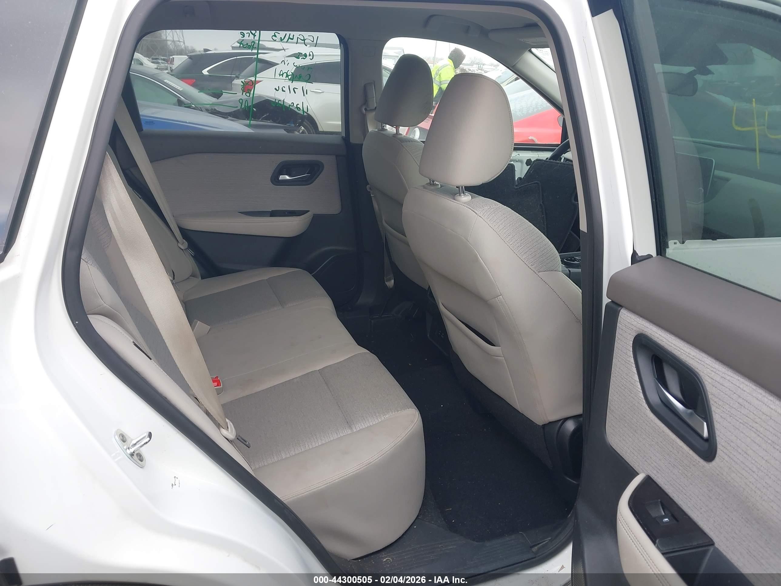 NISSAN ROGUE image 8