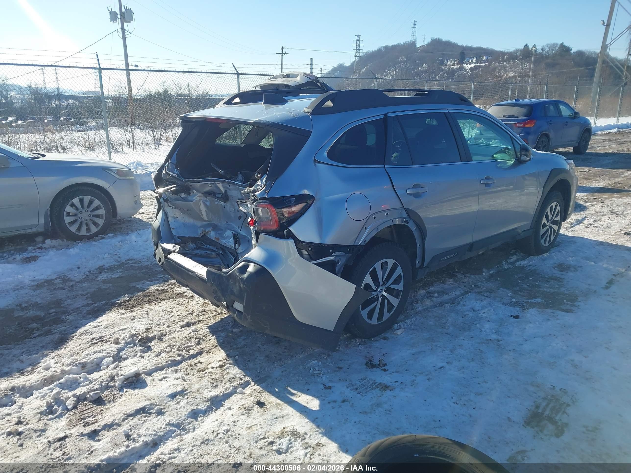 SUBARU OUTBACK image 4