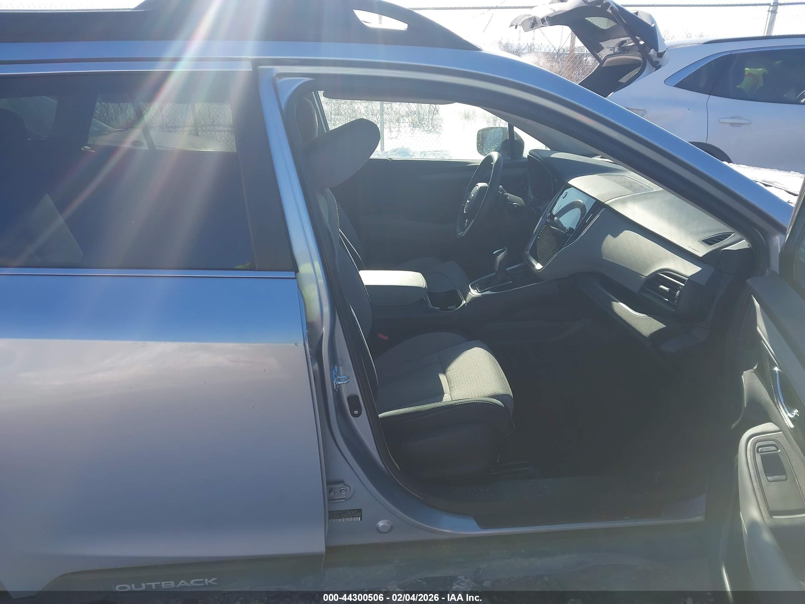 SUBARU OUTBACK image 5