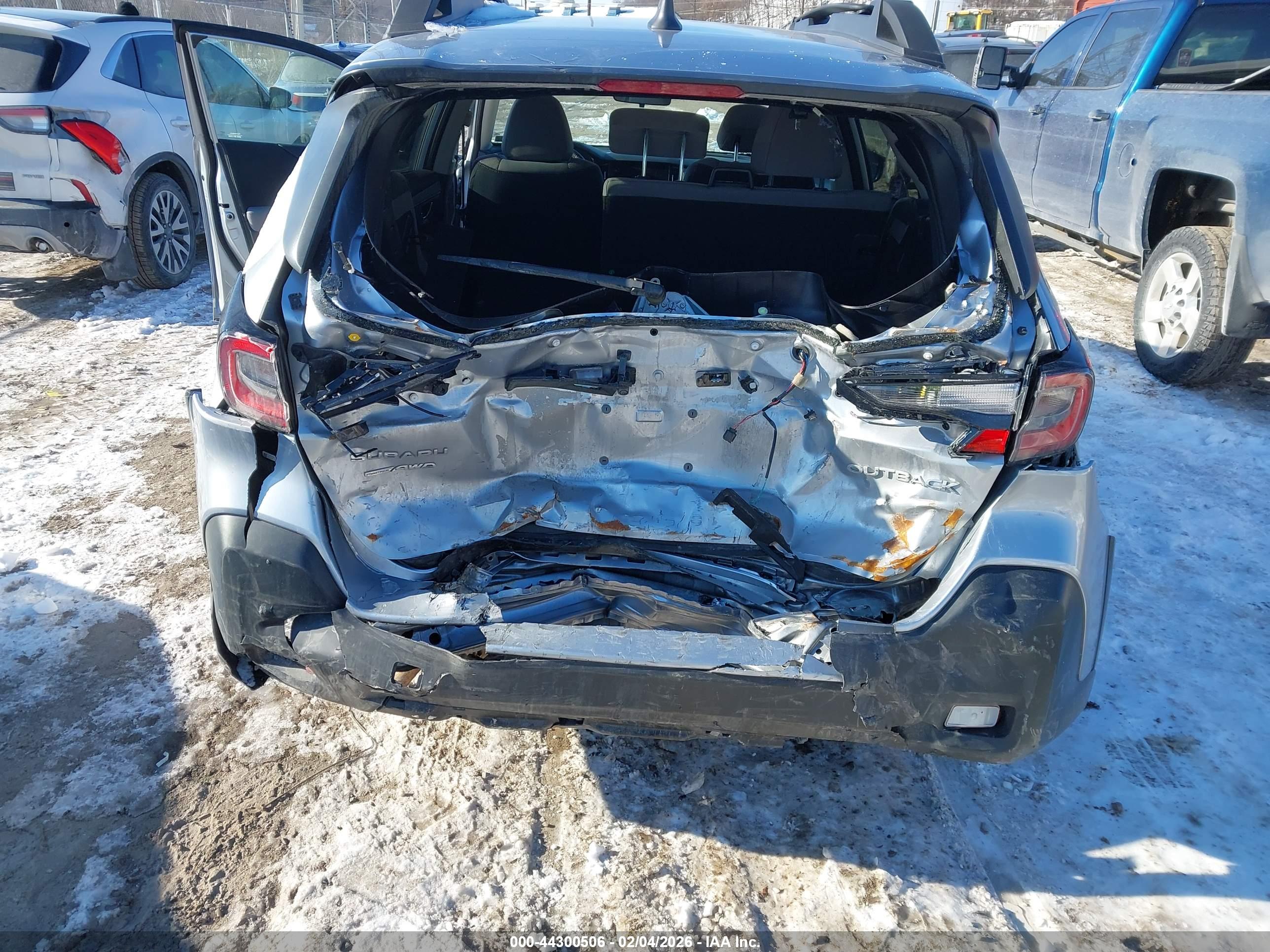 SUBARU OUTBACK image 6